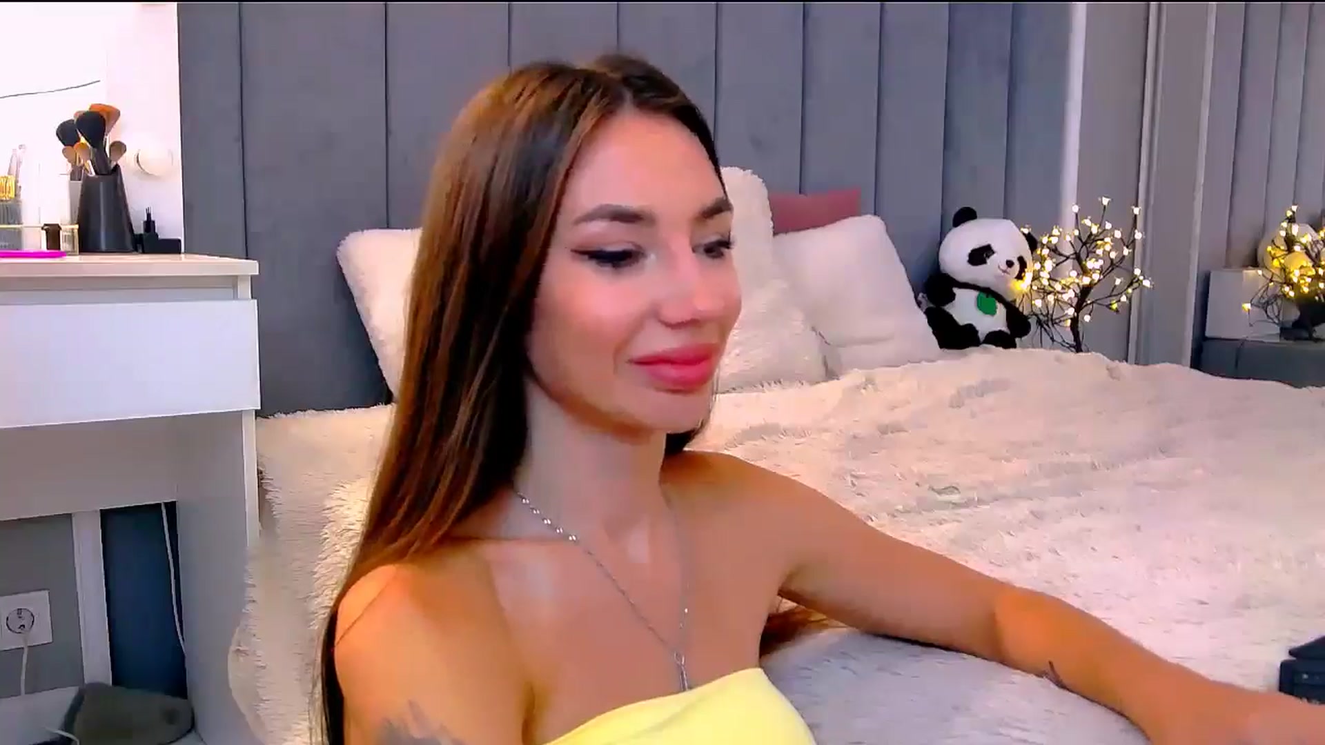Gallery image thumbnail from Selenita007's myfreecams stream on, 07/27/2025, 07:37 image 15 of 20