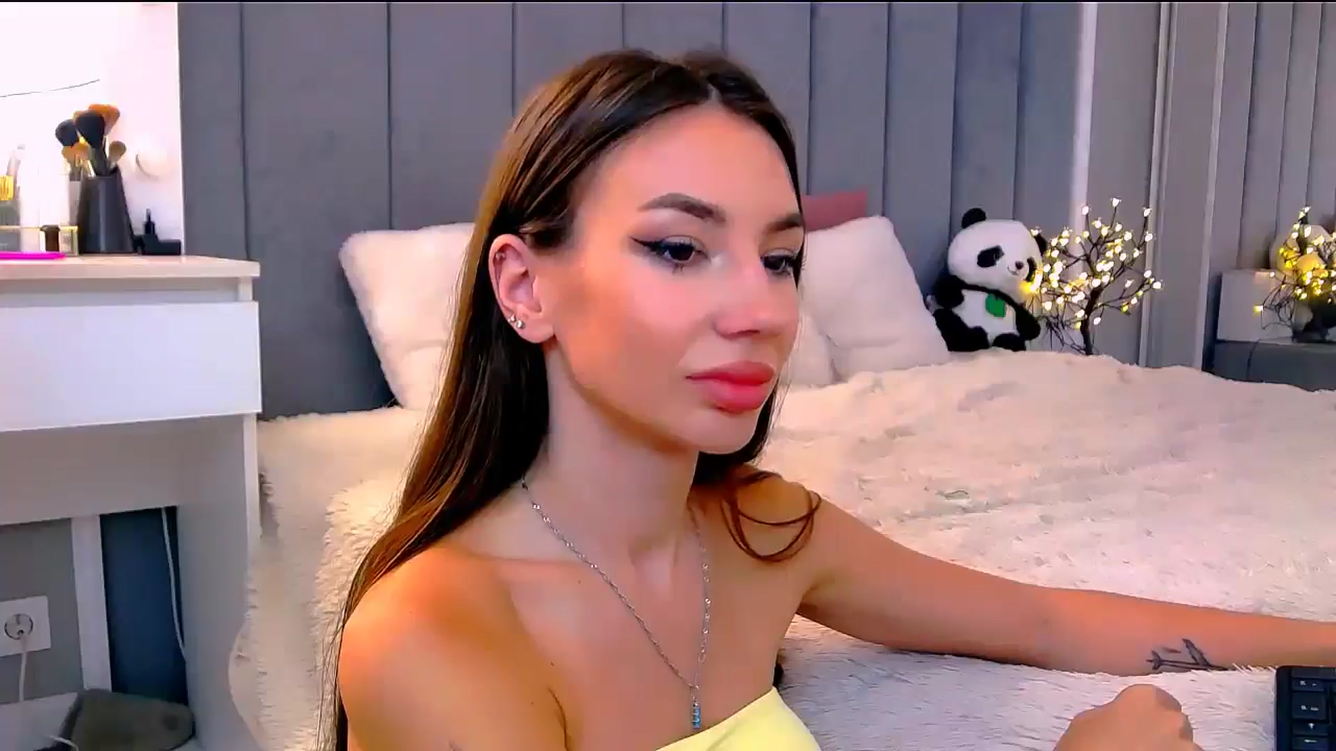 Gallery image thumbnail from Selenita007's myfreecams stream on, 07/27/2025, 07:37 image 3 of 20