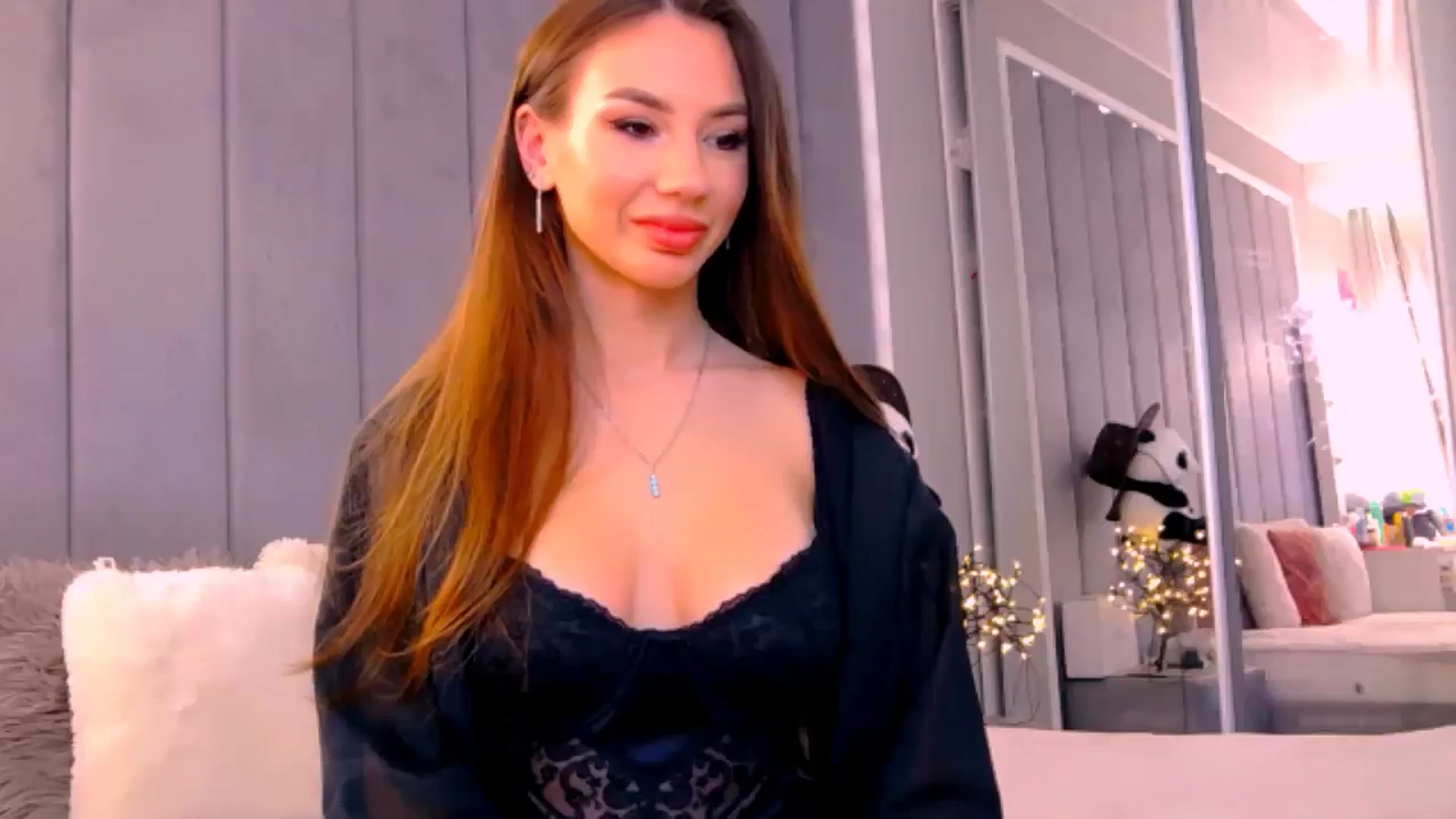 Gallery image thumbnail from Selenita007's myfreecams stream on, 10/04/2025, 05:47 image 8 of 20