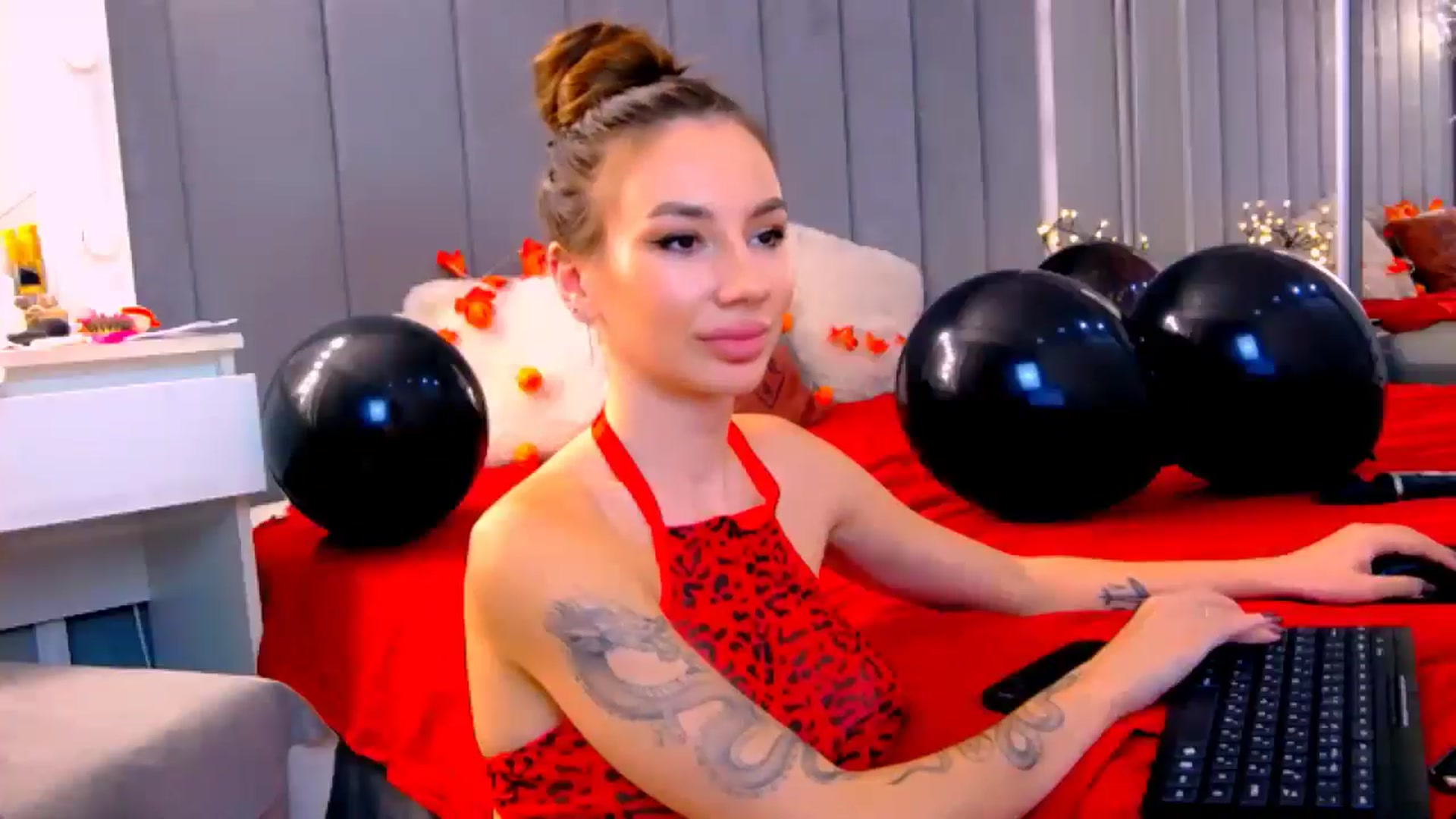 Gallery image thumbnail from Selenita007's myfreecams stream on, 10/22/2025, 12:05 image 9 of 20