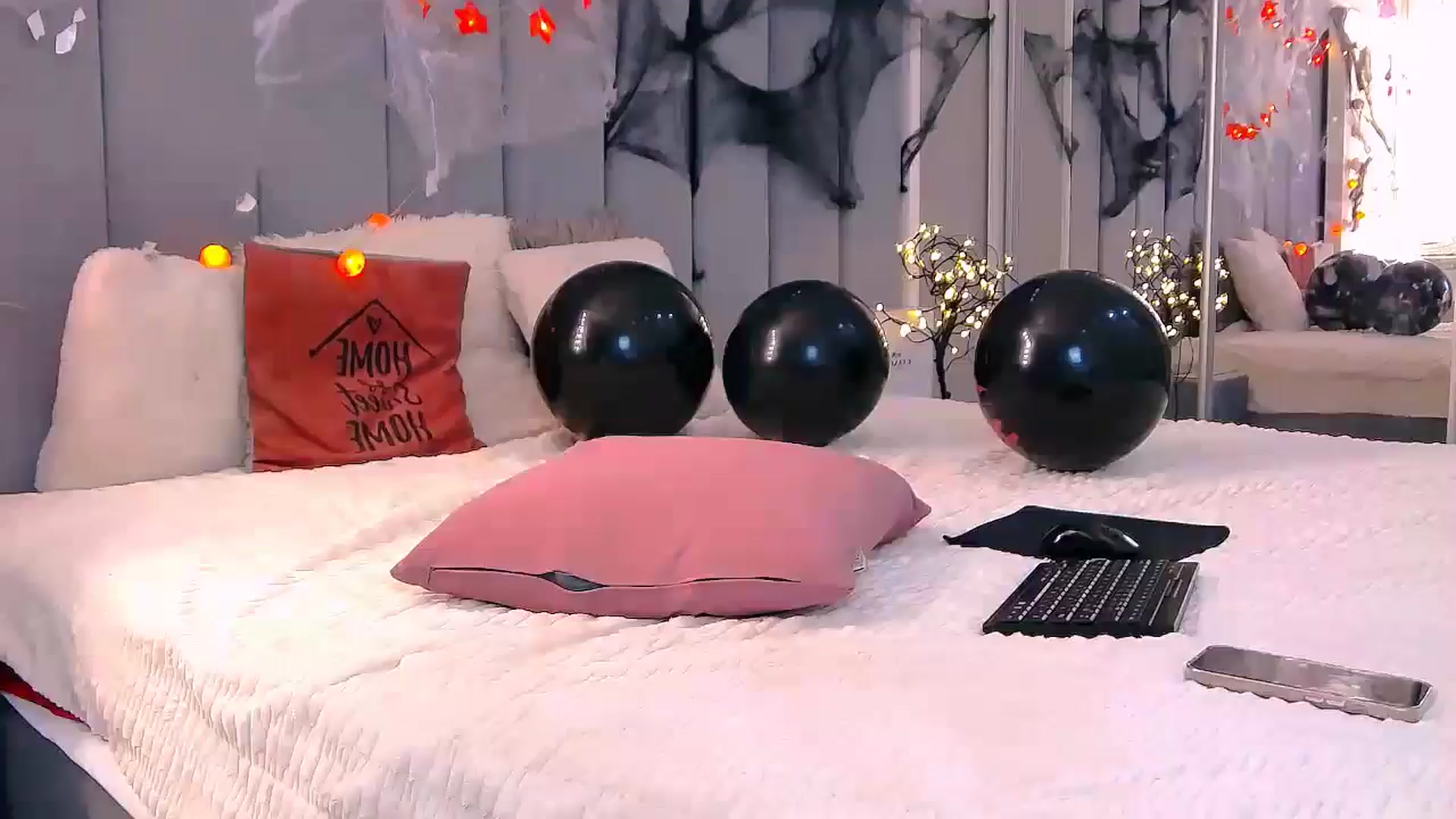 Gallery image thumbnail from Selenita007's myfreecams stream on, 10/26/2025, 09:00 image 18 of 20