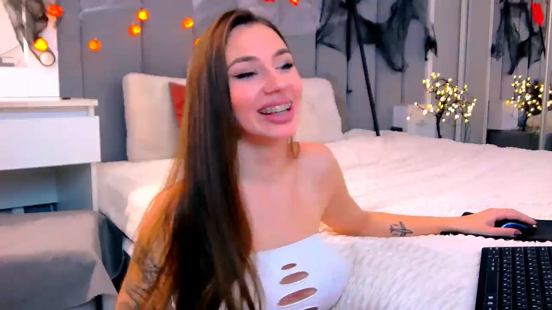 Gallery image thumbnail from Selenita007's myfreecams stream on, 10/26/2025, 23:17 image 3 of 20
