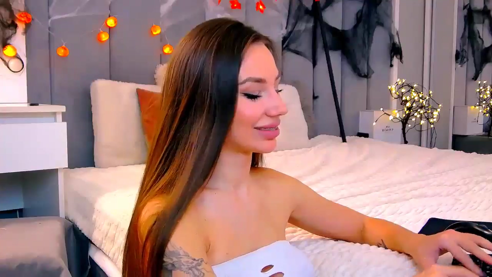 Gallery image thumbnail from Selenita007's myfreecams stream on, 10/26/2025, 23:17 image 9 of 20