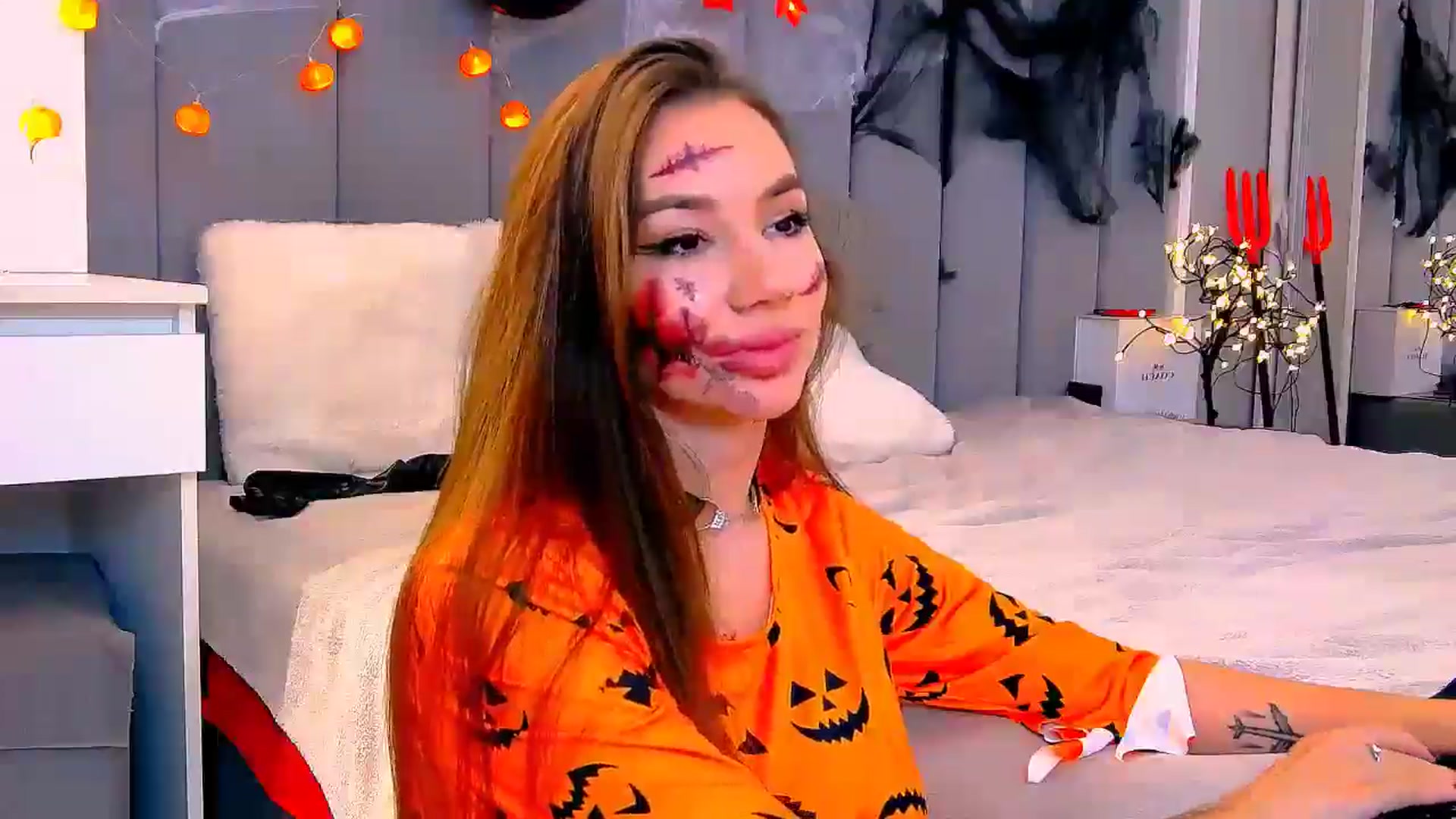 Gallery image thumbnail from Selenita007's myfreecams stream on, 10/29/2025, 18:33 image 13 of 20