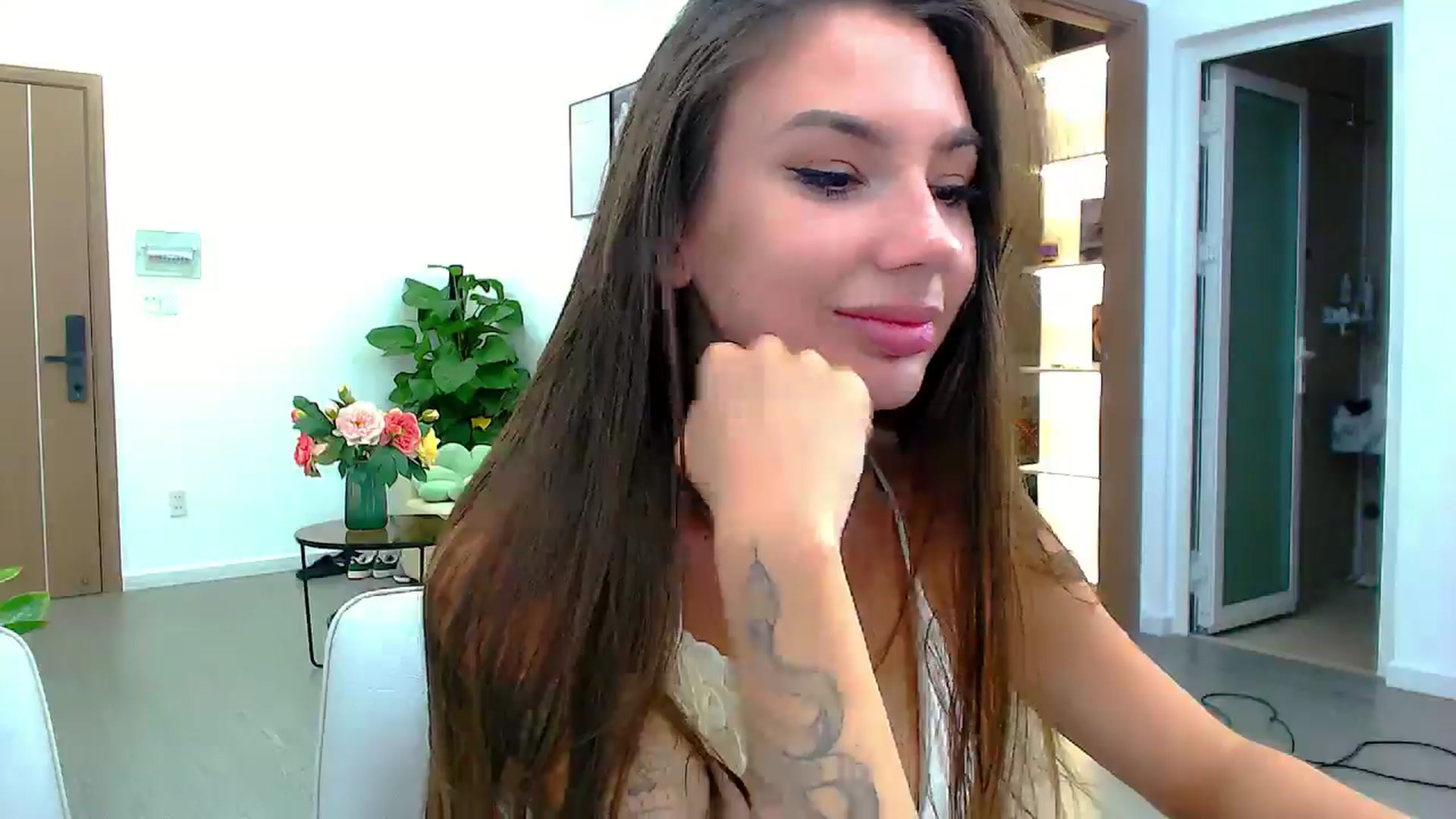 Gallery image thumbnail from Selenita007's myfreecams stream on, 02/19/2026, 07:58 image 3 of 20