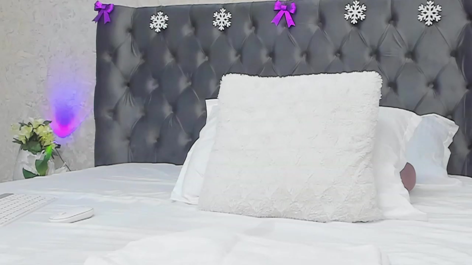 Gallery image thumbnail from Selenna_Sky's myfreecams stream on, 12/17/2022, 10:56 image 12 of 20