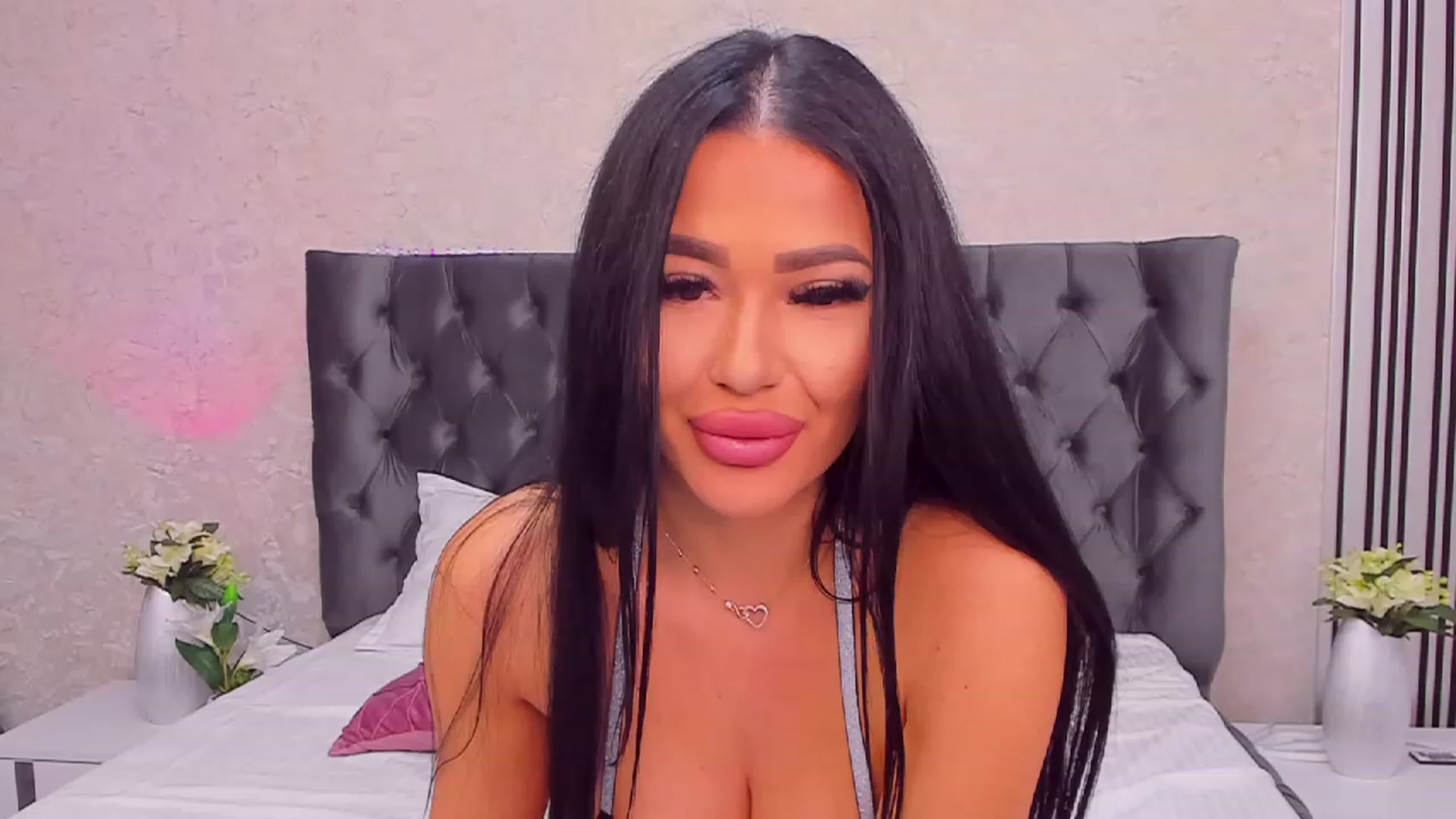 Gallery image thumbnail from Selenna_Sky's myfreecams stream on, 02/12/2023, 12:10 image 3 of 20