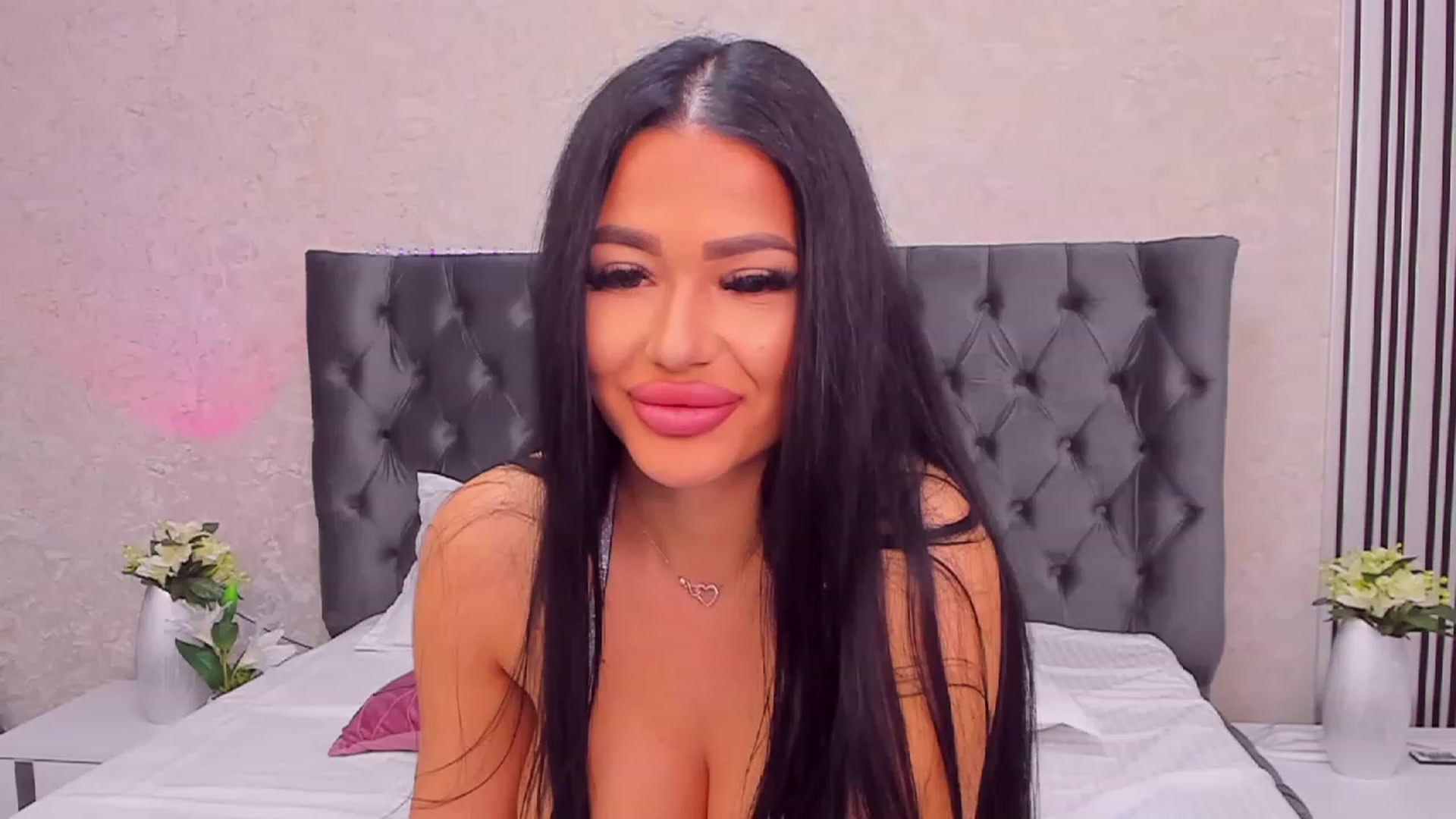 Gallery image thumbnail from Selenna_Sky's myfreecams stream on, 02/12/2023, 12:10 image 5 of 20