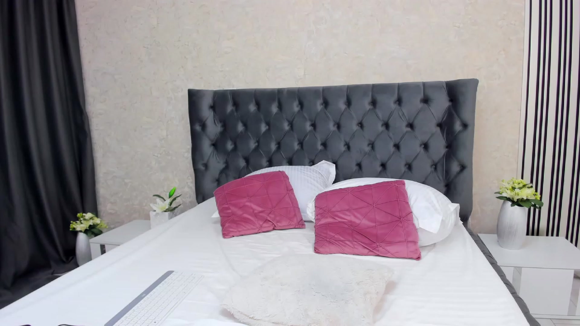 Gallery image thumbnail from Selenna_Sky's myfreecams stream on, 08/21/2023, 05:59 image 9 of 20