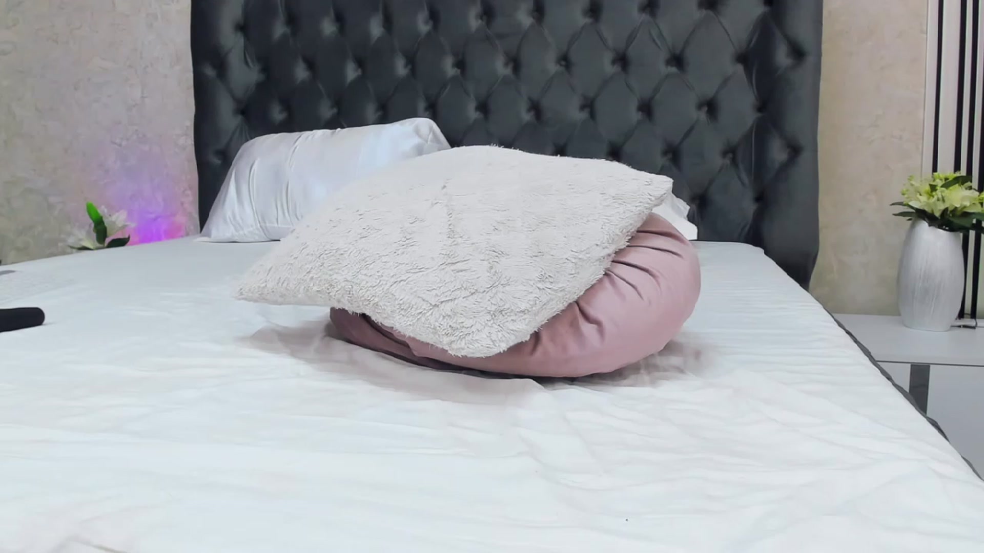 Gallery image thumbnail from Selenna_Sky's myfreecams stream on, 10/20/2023, 06:57 image 18 of 20