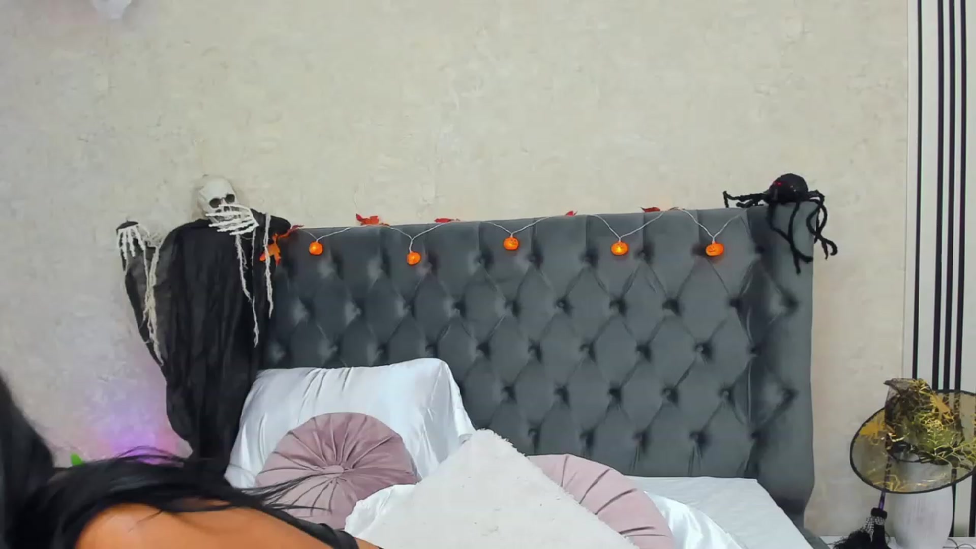 Gallery image thumbnail from Selenna_Sky's myfreecams stream on, 10/29/2023, 11:19 image 6 of 20