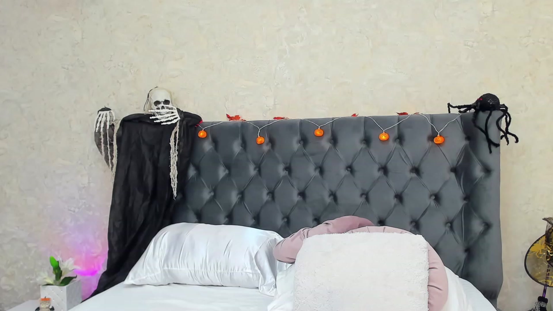 Gallery image thumbnail from Selenna_Sky's myfreecams stream on, 10/30/2023, 06:51 image 7 of 20