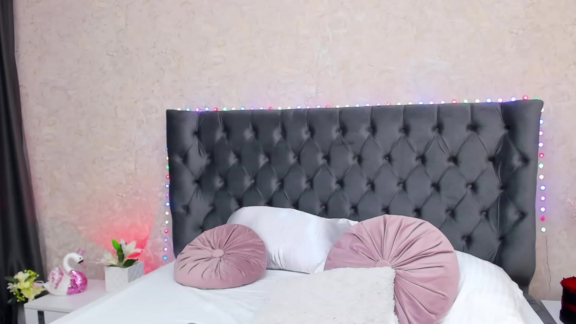 Gallery image thumbnail from Selenna_Sky's myfreecams stream on, 12/24/2023, 12:01 image 2 of 20
