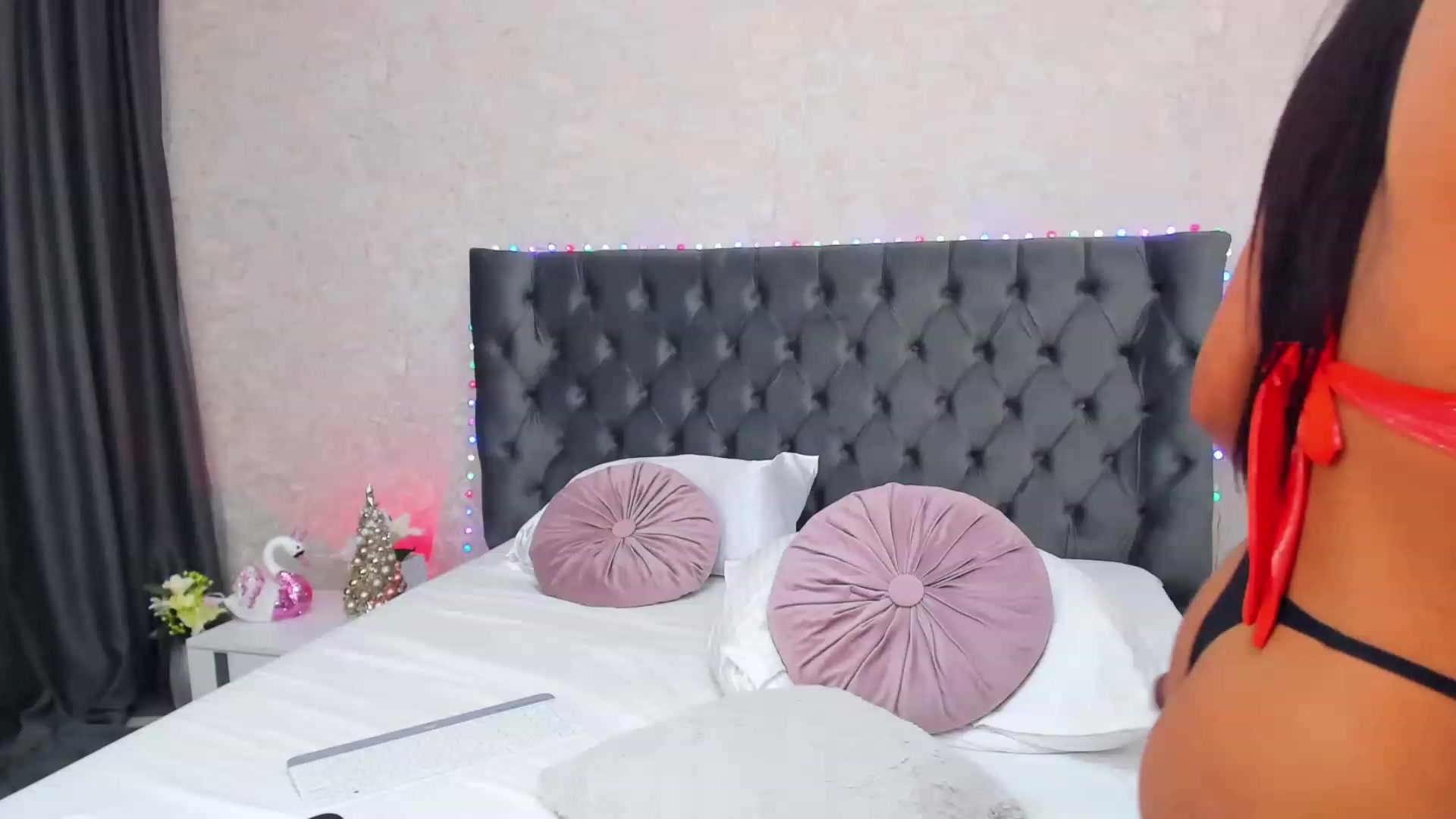 Gallery image thumbnail from Selenna_Sky's myfreecams stream on, 12/28/2023, 12:00 image 19 of 20