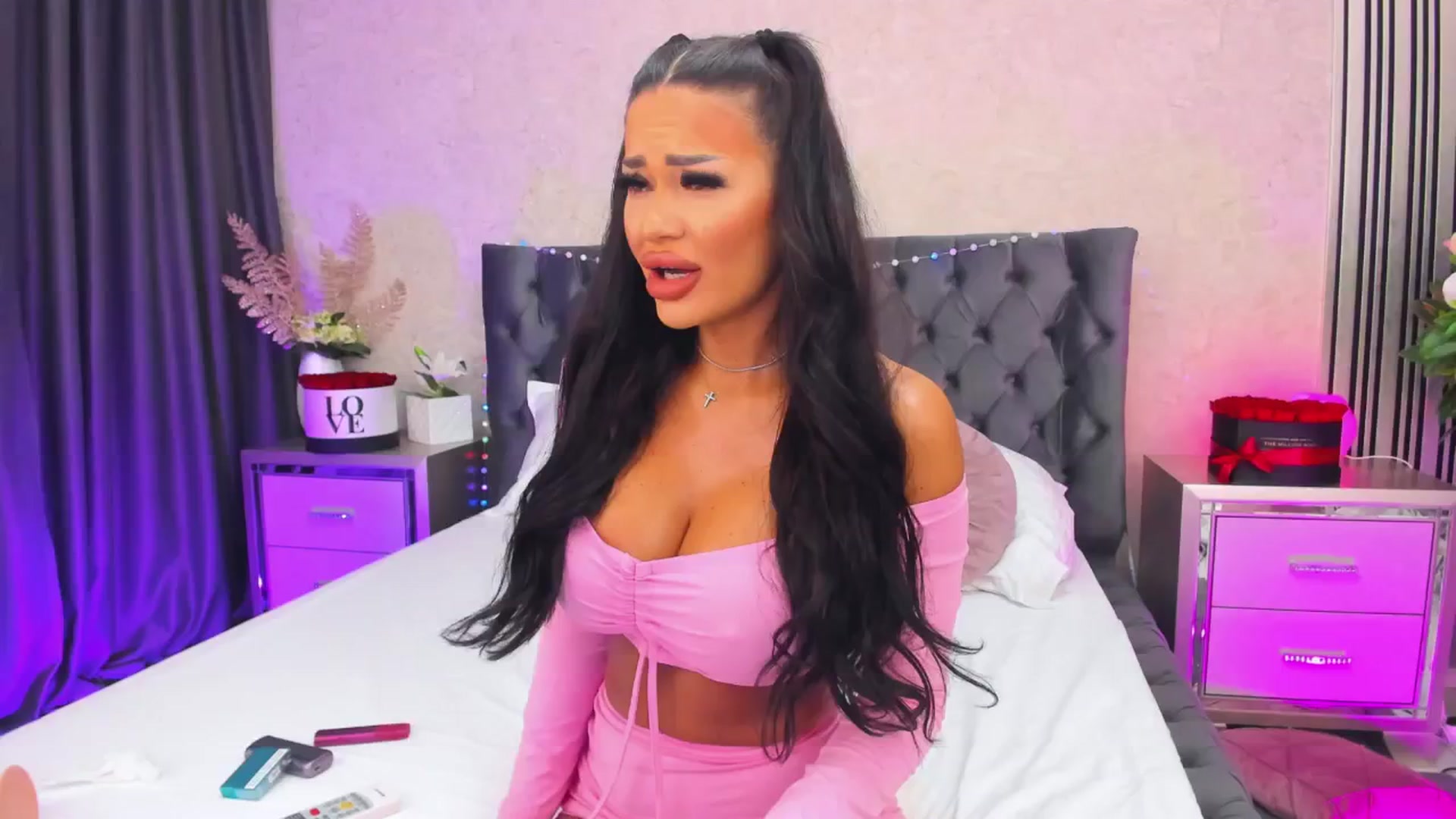 Gallery image thumbnail from Selenna_Sky's myfreecams stream on, 06/30/2024, 03:35 image 9 of 20