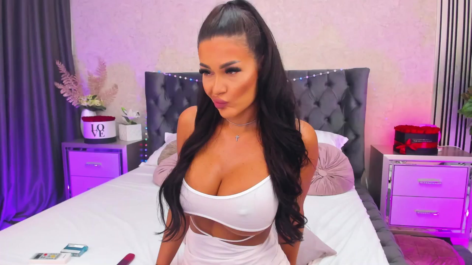 Gallery image thumbnail from Selenna_Sky's myfreecams stream on, 07/18/2024, 09:02 image 12 of 20