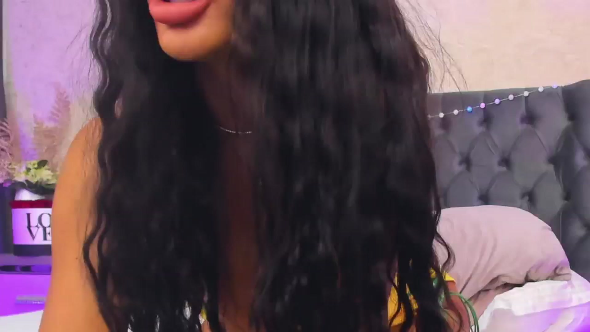 Gallery image thumbnail from Selenna_Sky's myfreecams stream on, 07/24/2024, 07:28 image 18 of 20