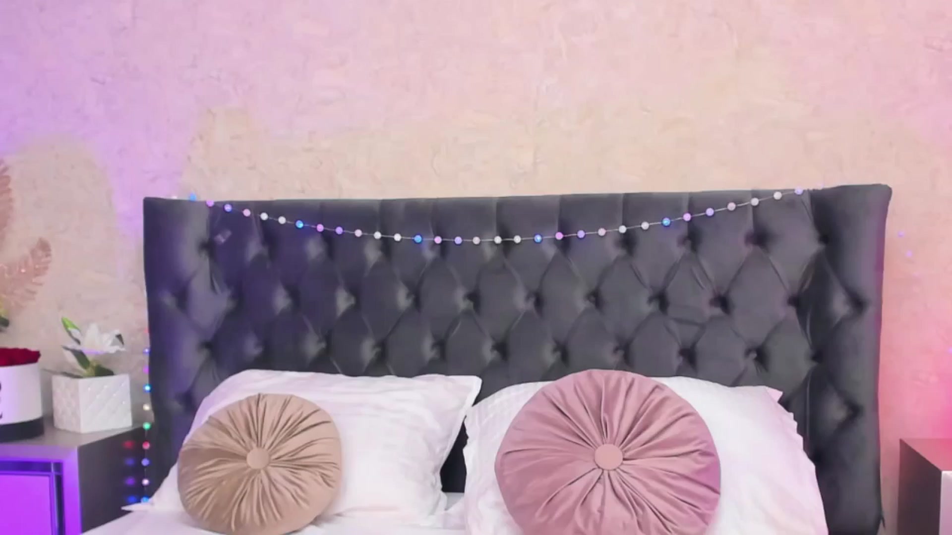Gallery image thumbnail from Selenna_Sky's myfreecams stream on, 07/29/2024, 05:25 image 14 of 20