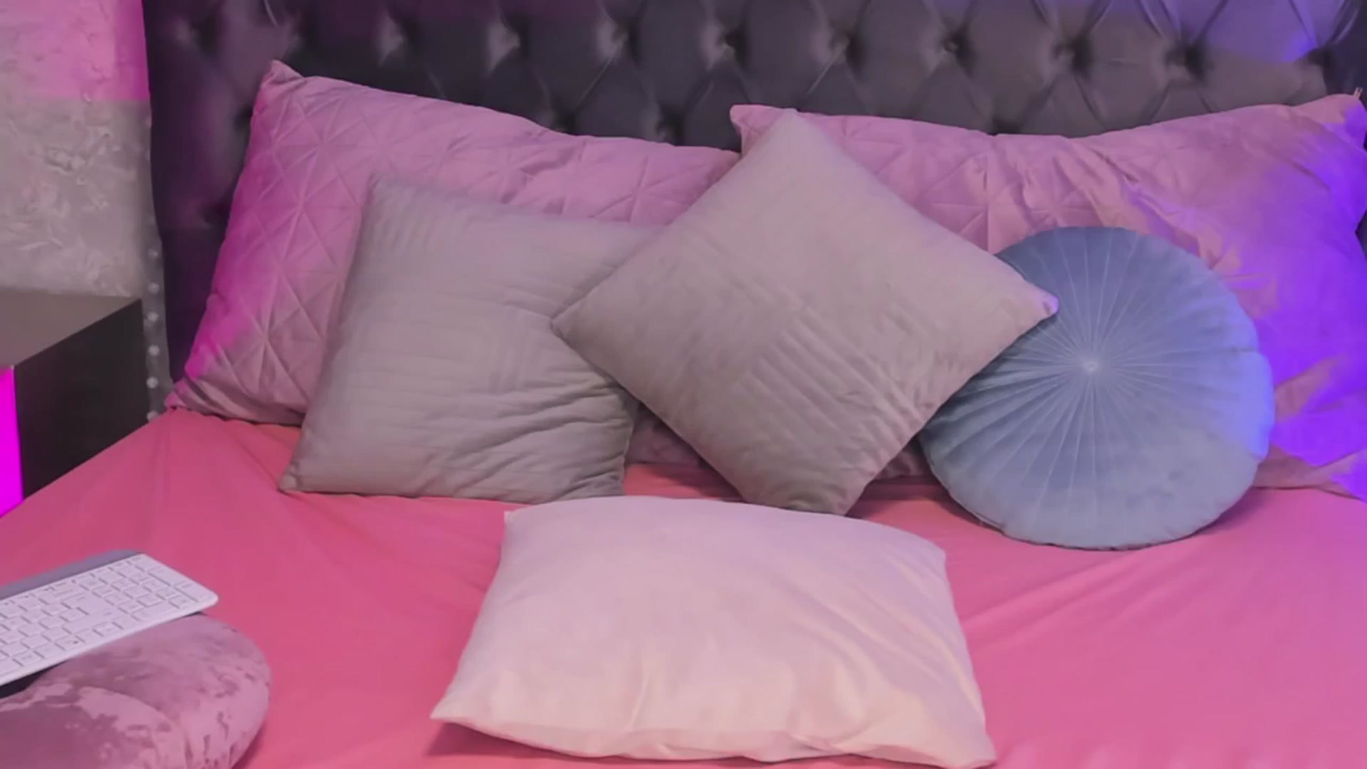 Gallery image thumbnail from Selenna_Sky's myfreecams stream on, 09/29/2025, 10:45 image 8 of 20