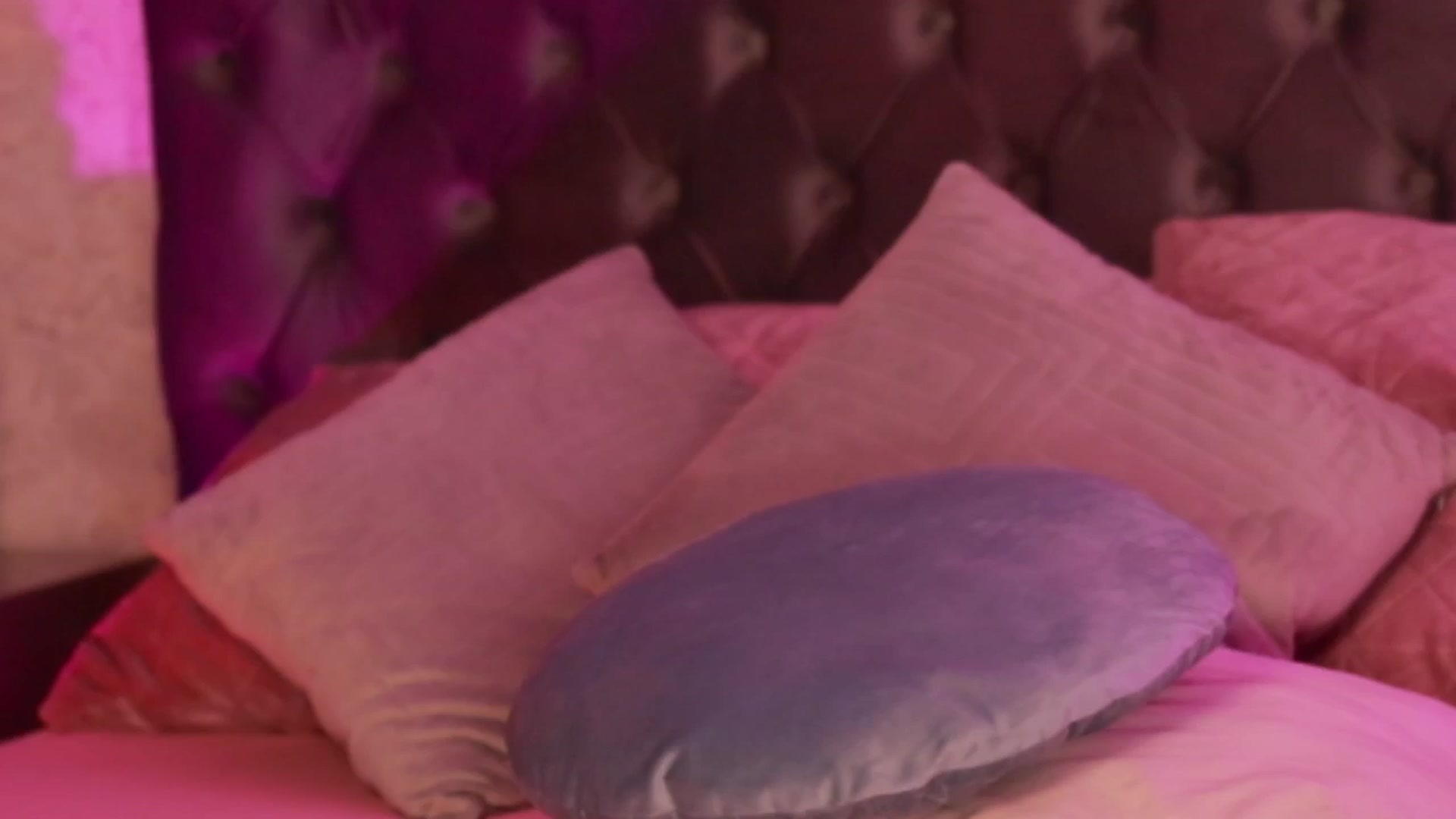 Gallery image thumbnail from Selenna_Sky's myfreecams stream on, 10/26/2025, 06:30 image 14 of 20
