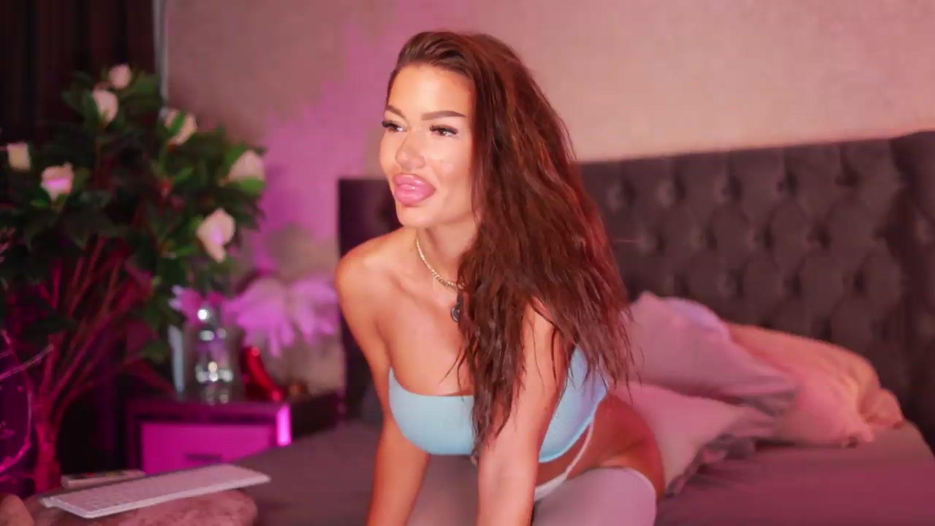 Gallery image thumbnail from Selenna_Sky's myfreecams stream on, 08/31/2026, 08:28 image 15 of 20