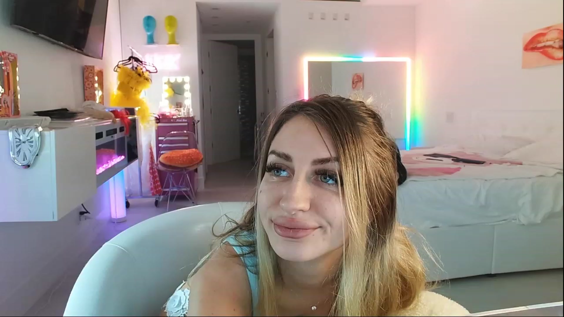 Gallery image thumbnail from Selerah's myfreecams stream on, 08/09/2023, 19:04 image 6 of 20