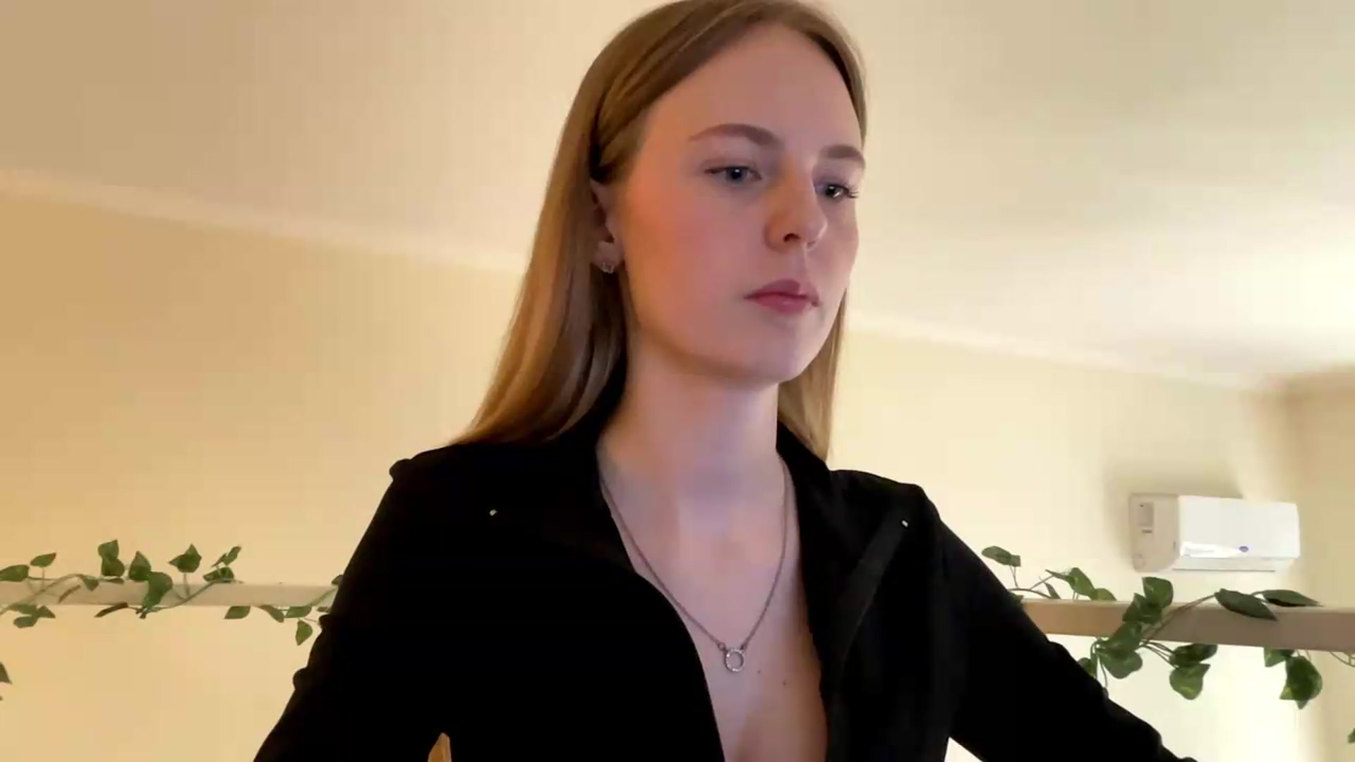 Gallery image thumbnail from SelinaMynx's myfreecams stream on, 05/30/2026, 10:17 image 13 of 20