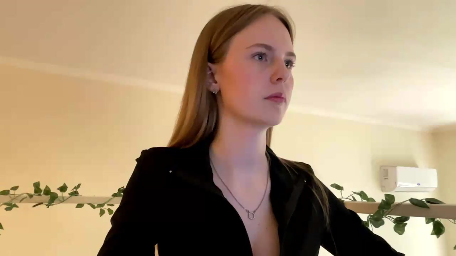 Gallery image thumbnail from SelinaMynx's myfreecams stream on, 05/30/2026, 10:17 image 9 of 20