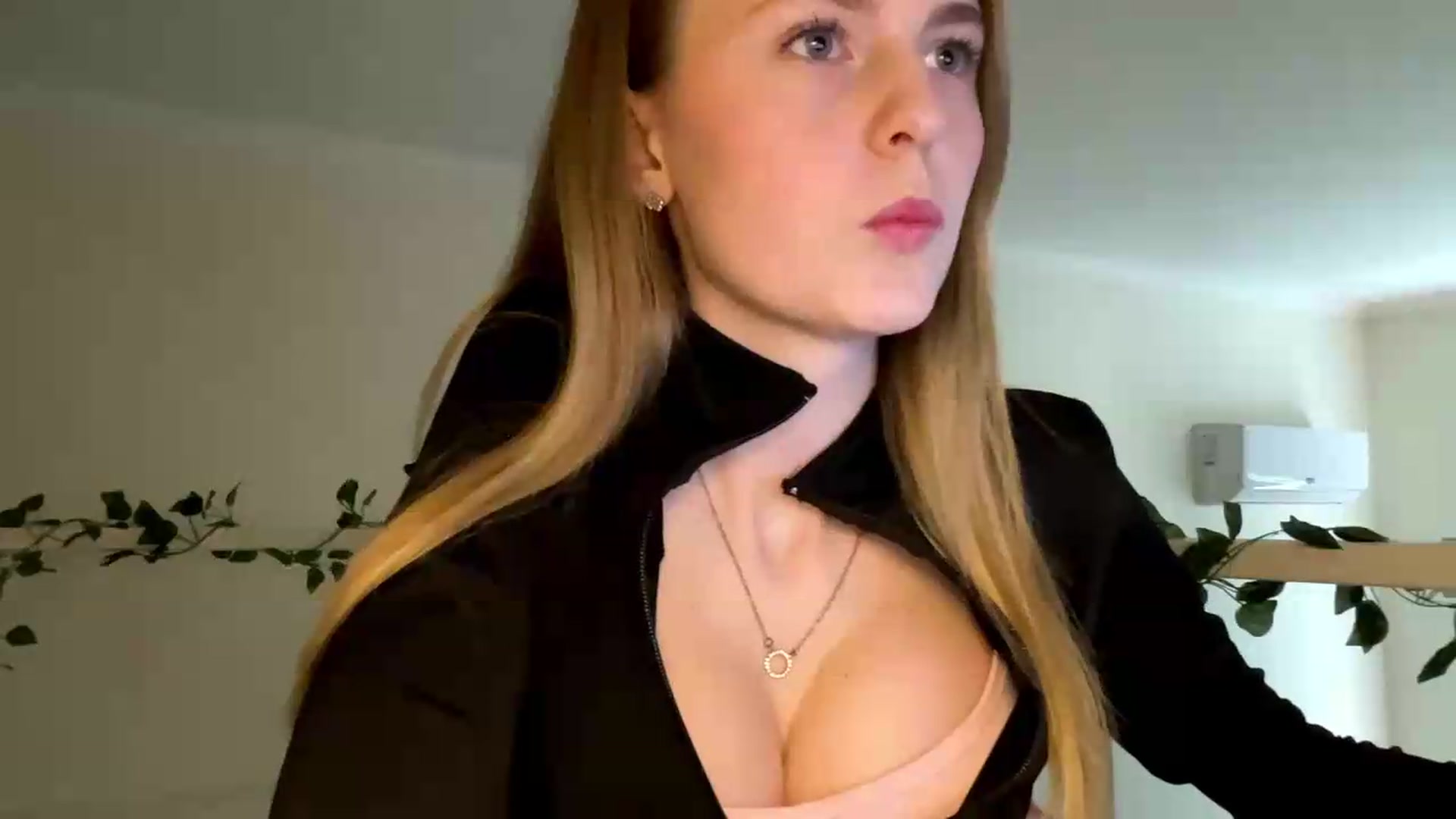 Gallery image thumbnail from SelinaMynx's myfreecams stream on, 06/01/2026, 11:03 image 16 of 20