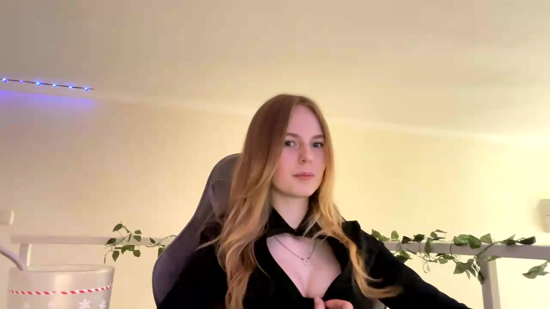 Gallery image thumbnail from SelinaMynx's myfreecams stream on, 06/05/2026, 12:10 image 15 of 20