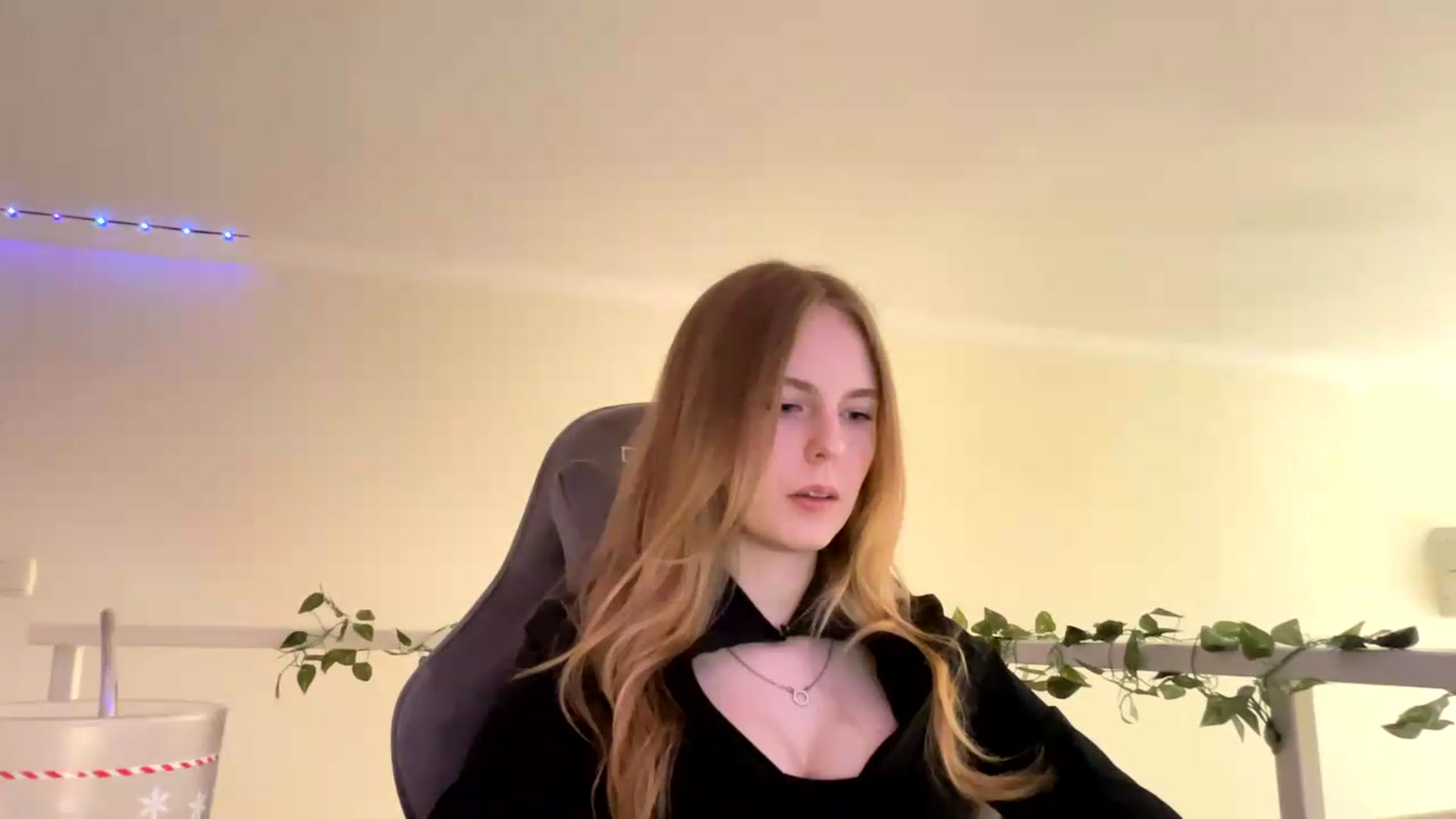 Gallery image thumbnail from SelinaMynx's myfreecams stream on, 06/05/2026, 12:10 image 6 of 20