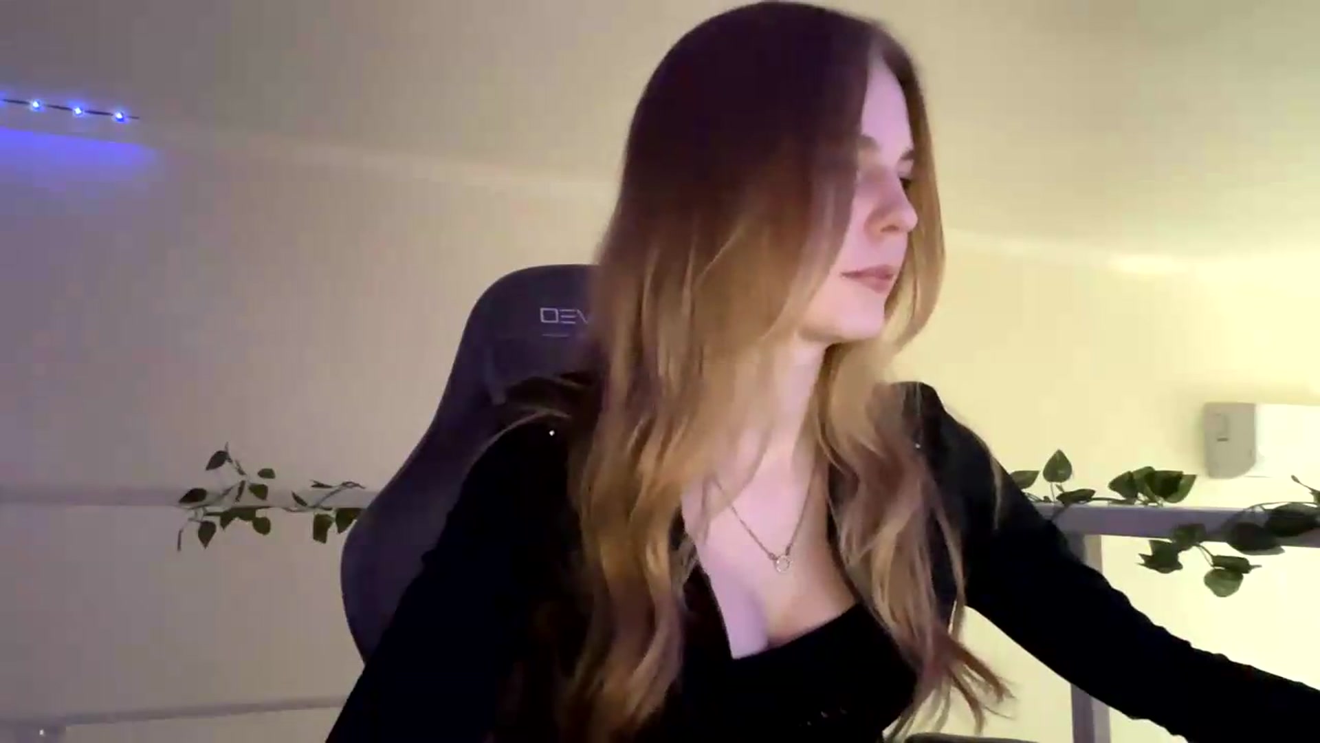 Gallery image thumbnail from SelinaMynx's myfreecams stream on, 06/05/2026, 15:03 image 7 of 20