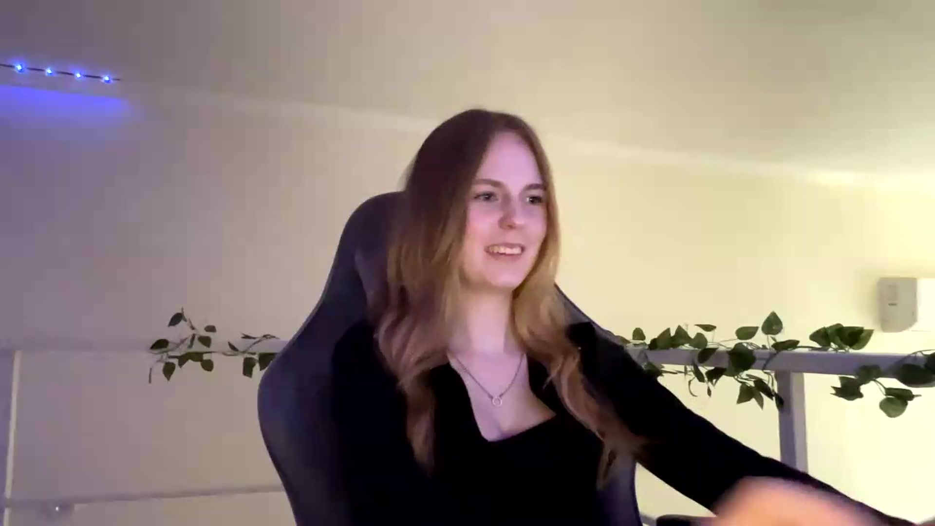 Gallery image thumbnail from SelinaMynx's myfreecams stream on, 06/05/2026, 15:03 image 15 of 20