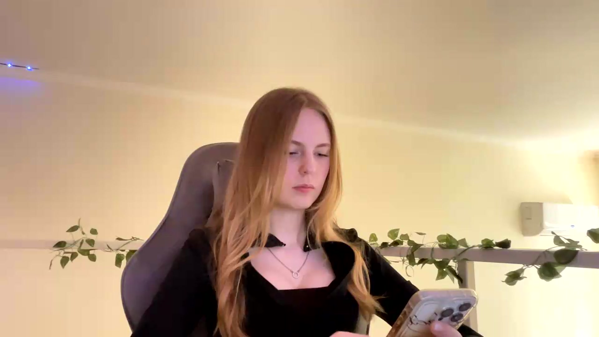 Gallery image thumbnail from SelinaMynx's myfreecams stream on, 06/06/2026, 10:50 image 6 of 20