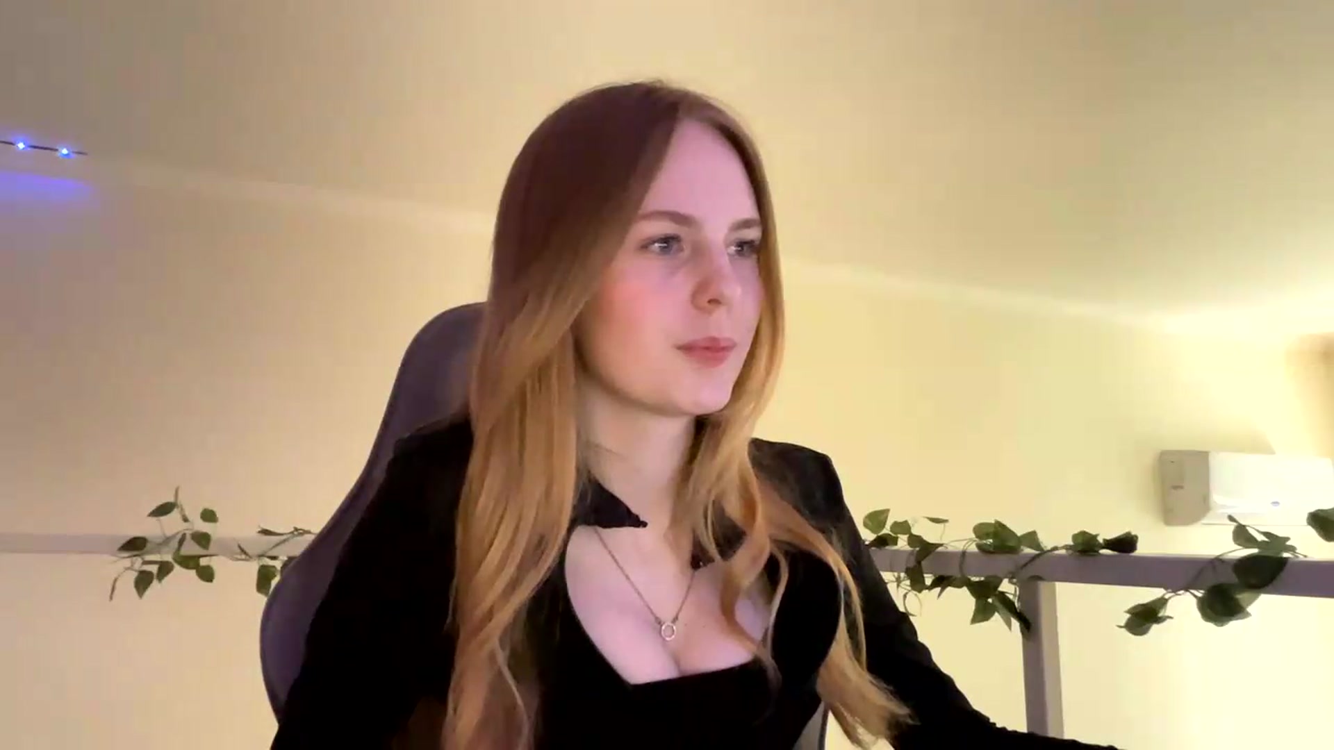 Gallery image thumbnail from SelinaMynx's myfreecams stream on, 06/06/2026, 10:50 image 19 of 20