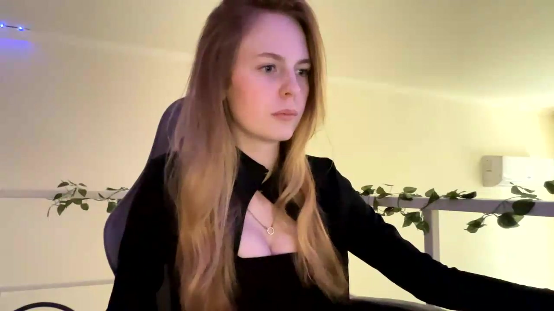 Gallery image thumbnail from SelinaMynx's myfreecams stream on, 06/06/2026, 13:21 image 15 of 20