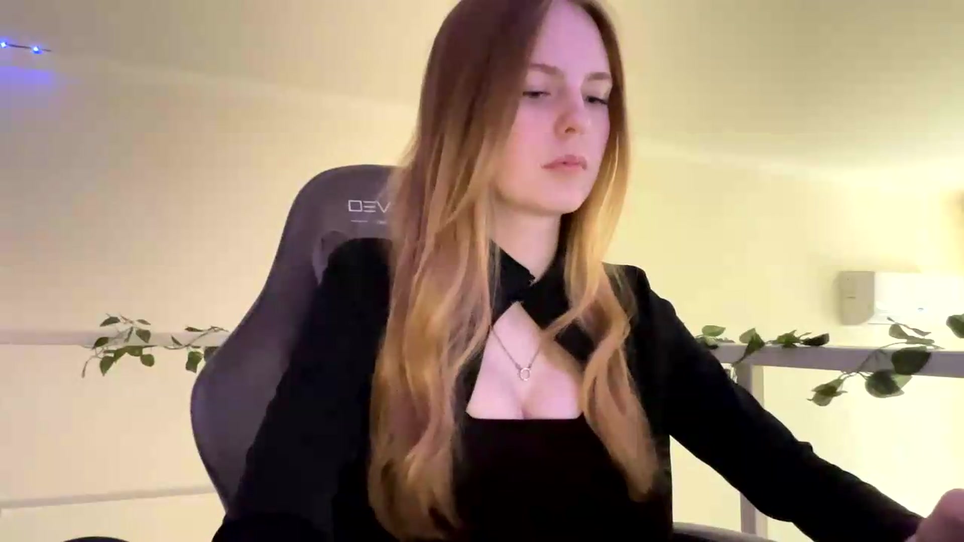 Gallery image thumbnail from SelinaMynx's myfreecams stream on, 06/06/2026, 13:21 image 7 of 20