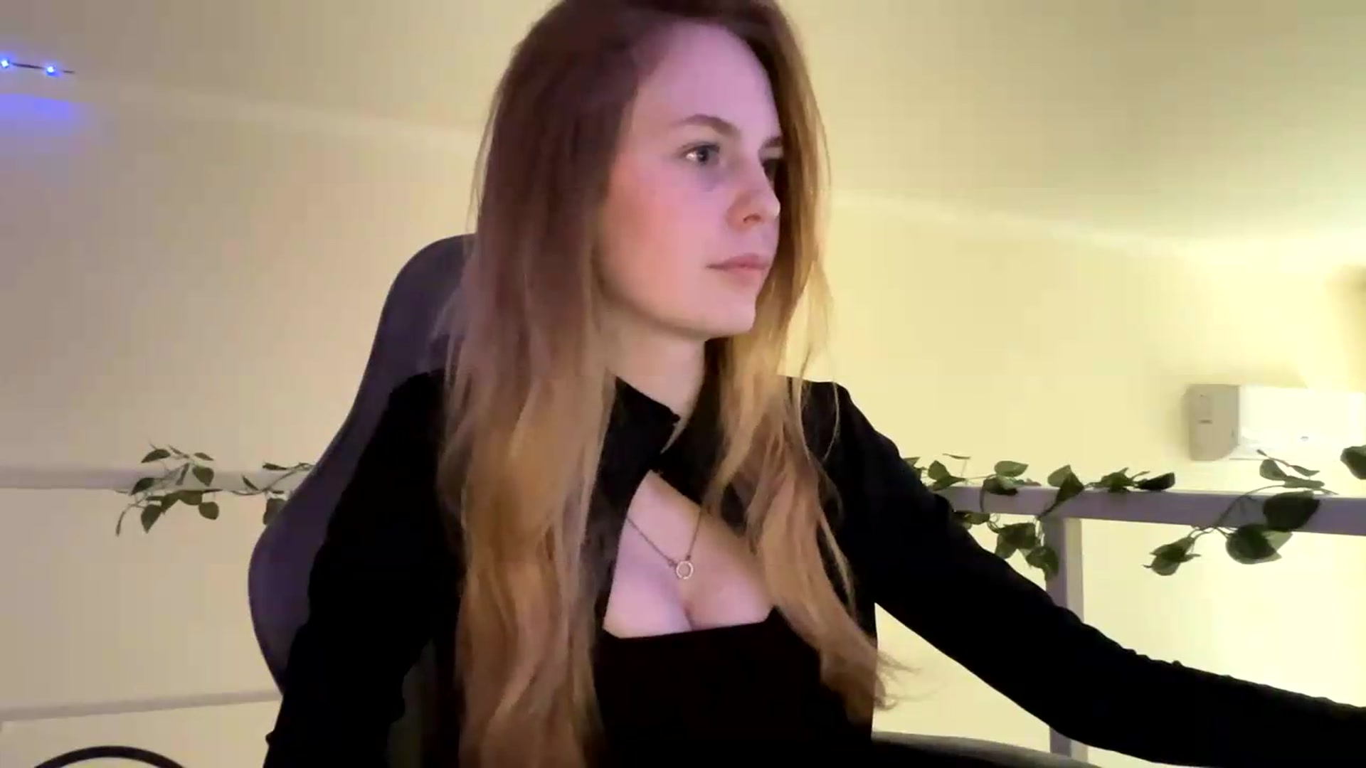 Gallery image thumbnail from SelinaMynx's myfreecams stream on, 06/06/2026, 13:21 image 17 of 20