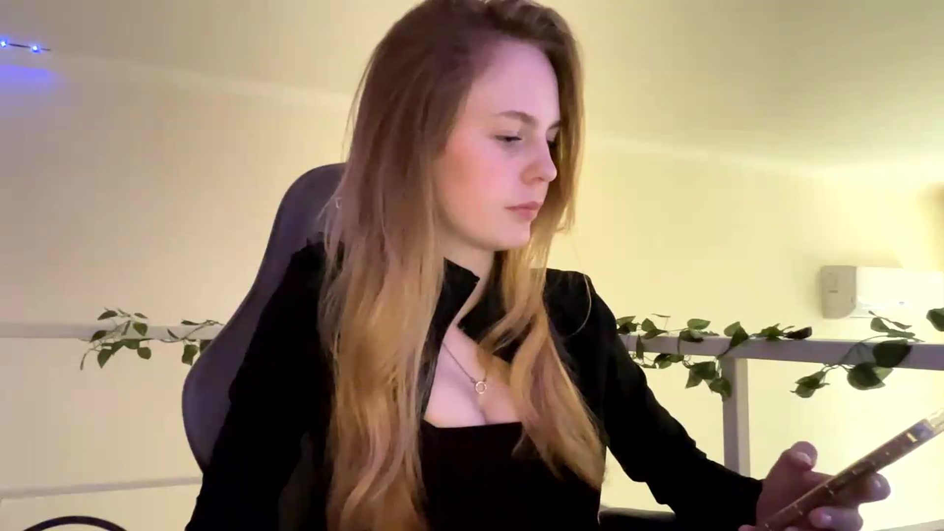 Gallery image thumbnail from SelinaMynx's myfreecams stream on, 06/06/2026, 13:21 image 16 of 20