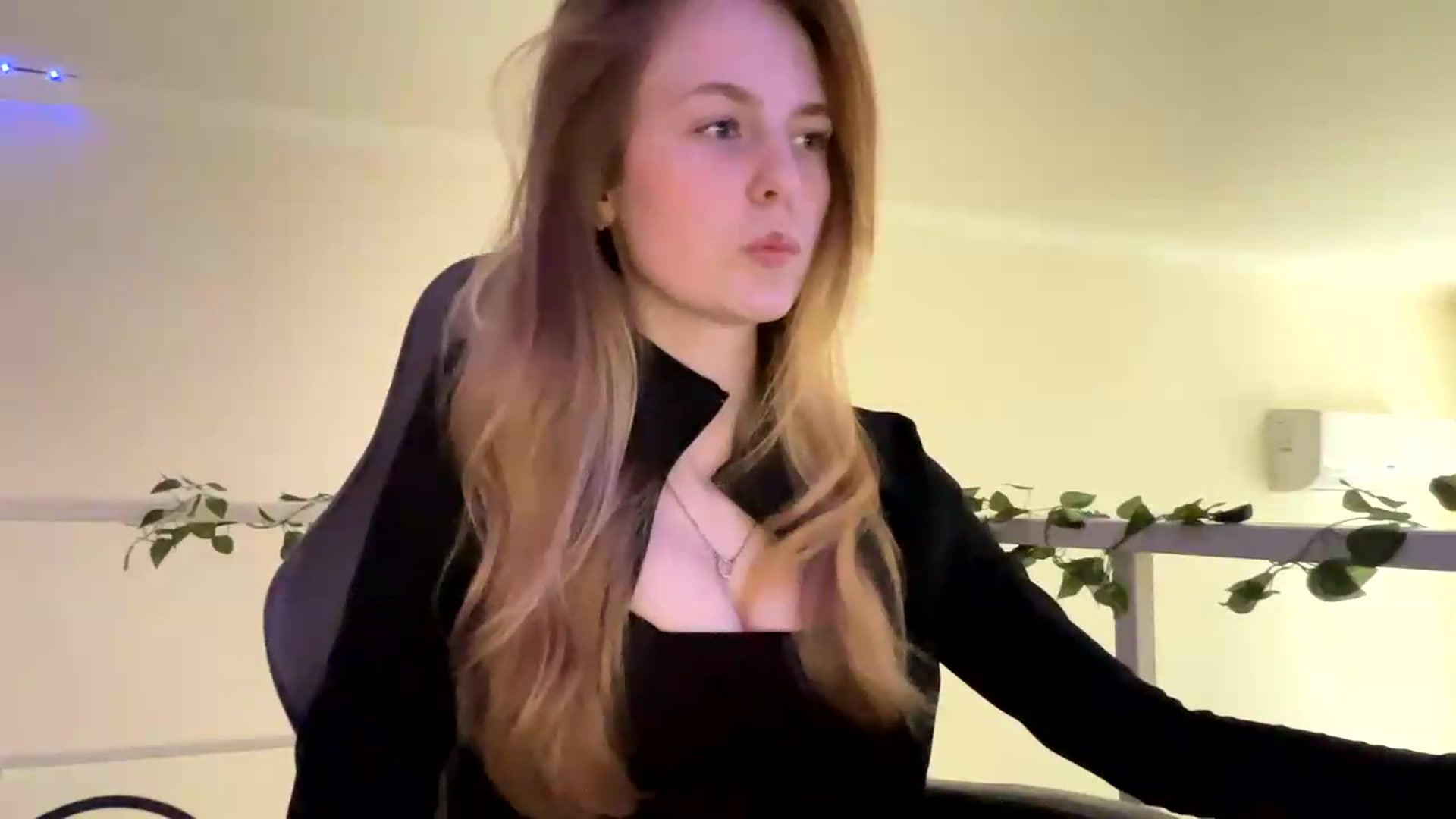 Gallery image thumbnail from SelinaMynx's myfreecams stream on, 06/06/2026, 13:21 image 12 of 20