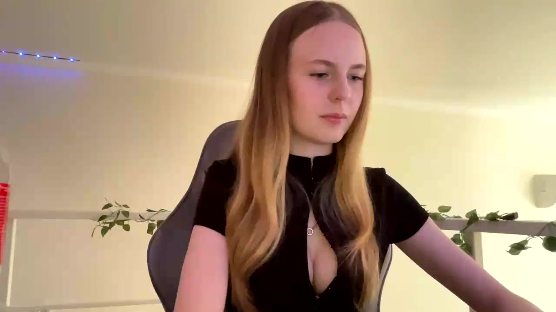 Gallery image thumbnail from SelinaMynx's myfreecams stream on, 06/07/2026, 08:25 image 18 of 20