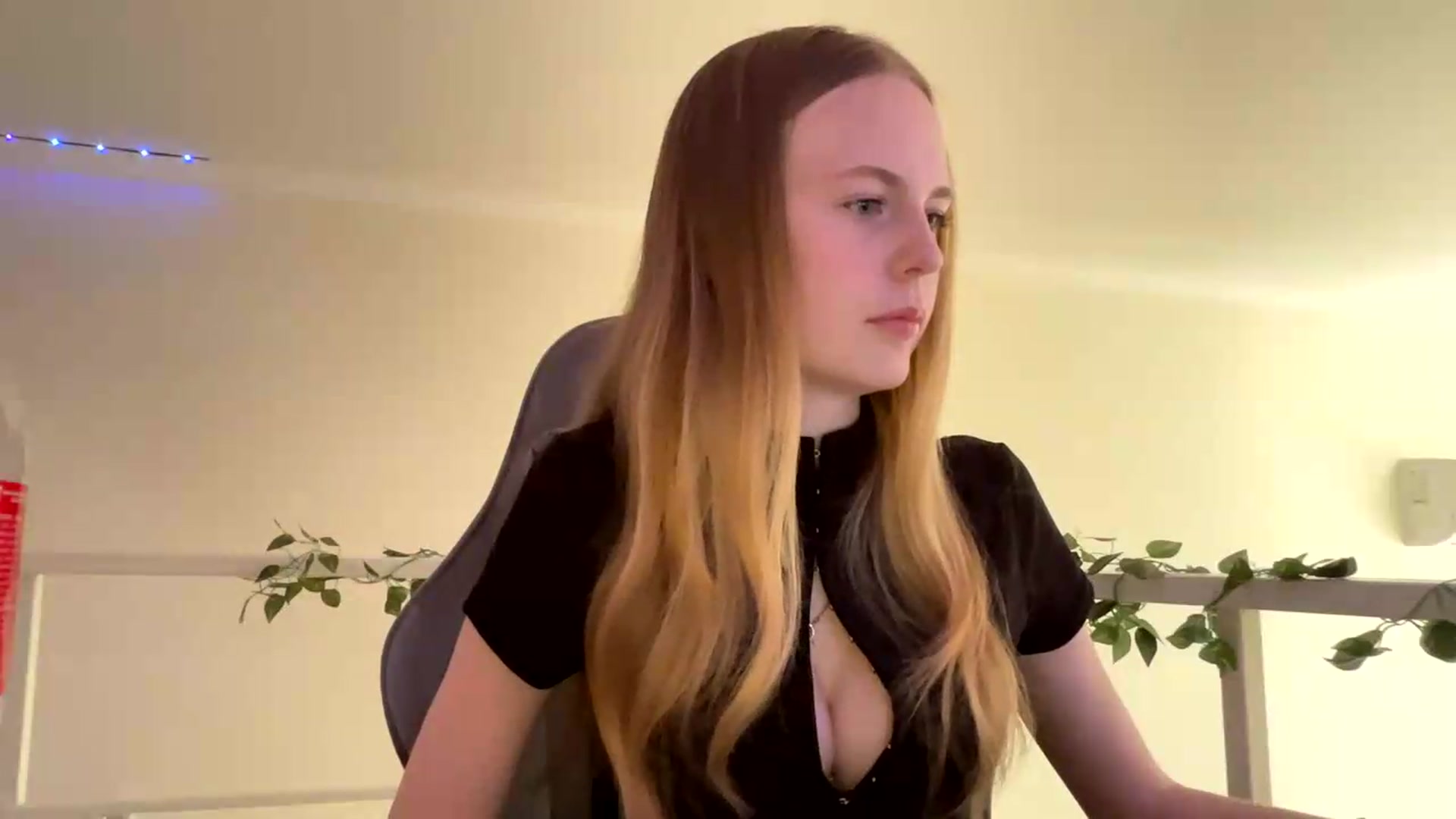 Gallery image thumbnail from SelinaMynx's myfreecams stream on, 06/07/2026, 08:25 image 8 of 20