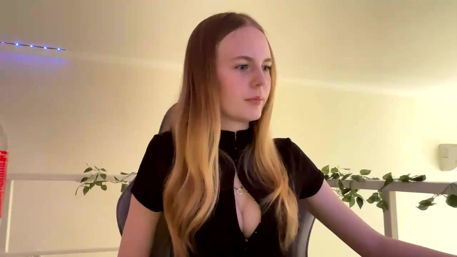 Gallery image thumbnail from SelinaMynx's myfreecams stream on, 06/07/2026, 08:25 image 16 of 20