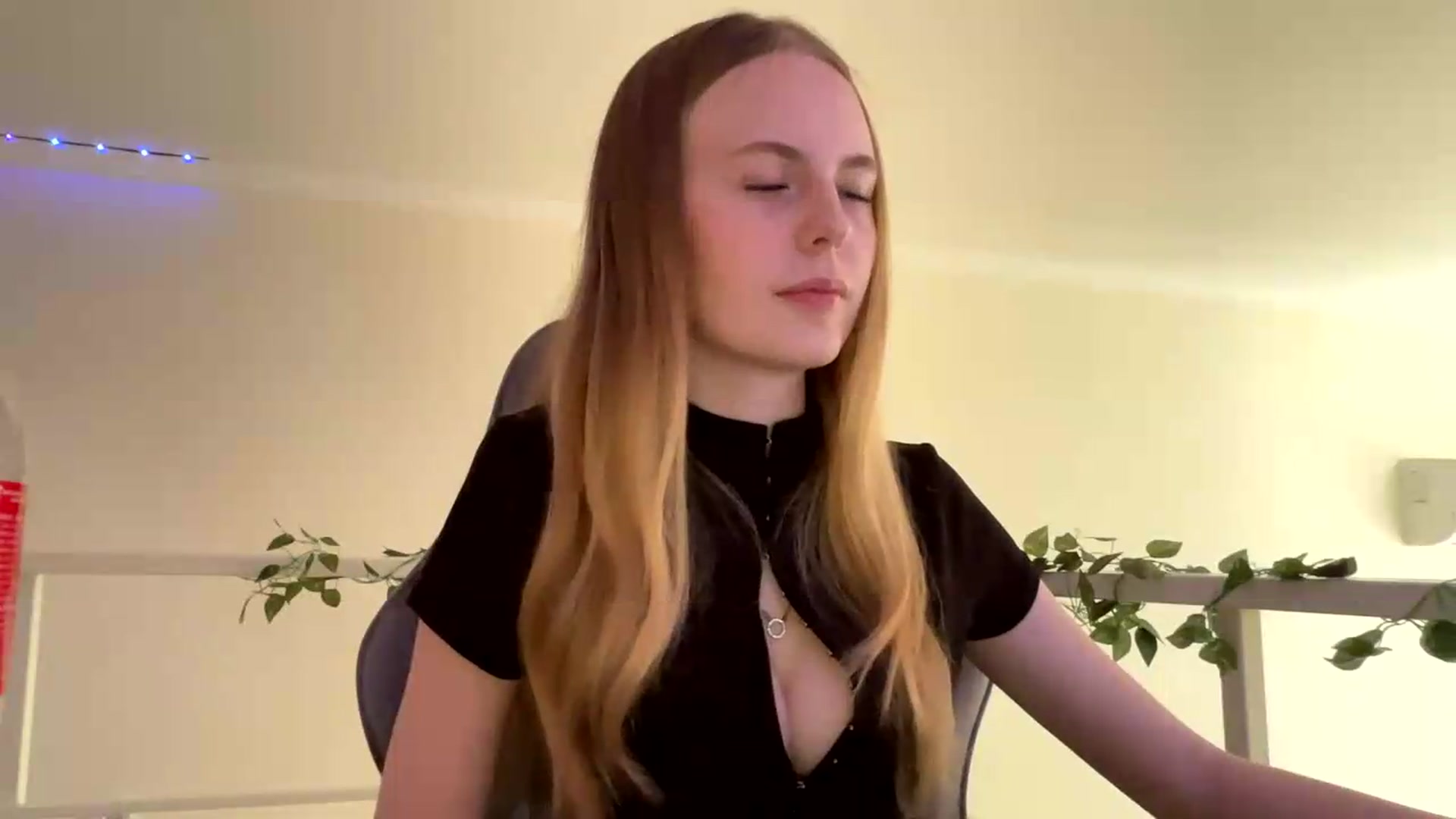 Gallery image thumbnail from SelinaMynx's myfreecams stream on, 06/07/2026, 08:25 image 13 of 20