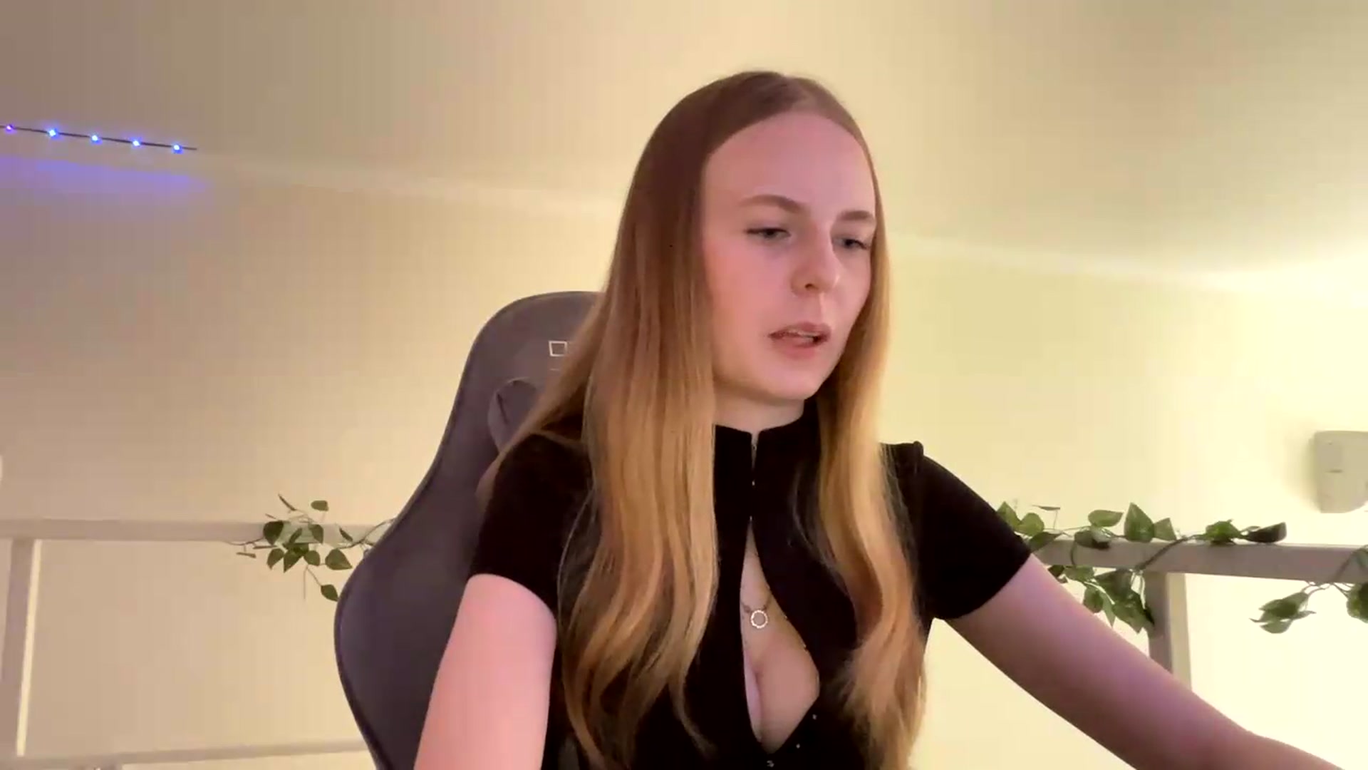 Gallery image thumbnail from SelinaMynx's myfreecams stream on, 06/07/2026, 10:05 image 11 of 20