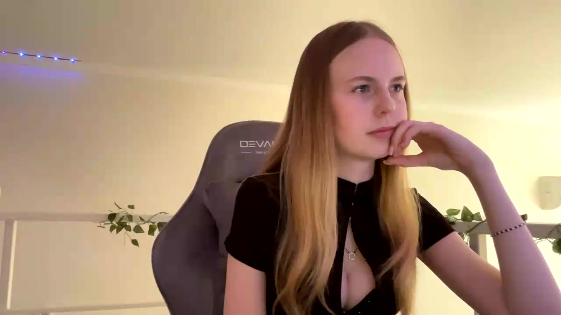 Gallery image thumbnail from SelinaMynx's myfreecams stream on, 06/07/2026, 10:05 image 5 of 20