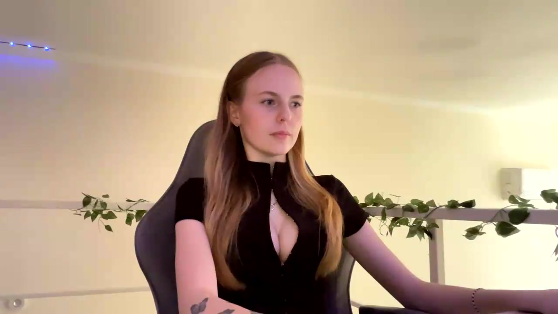 Gallery image thumbnail from SelinaMynx's myfreecams stream on, 06/07/2026, 12:54 image 3 of 20
