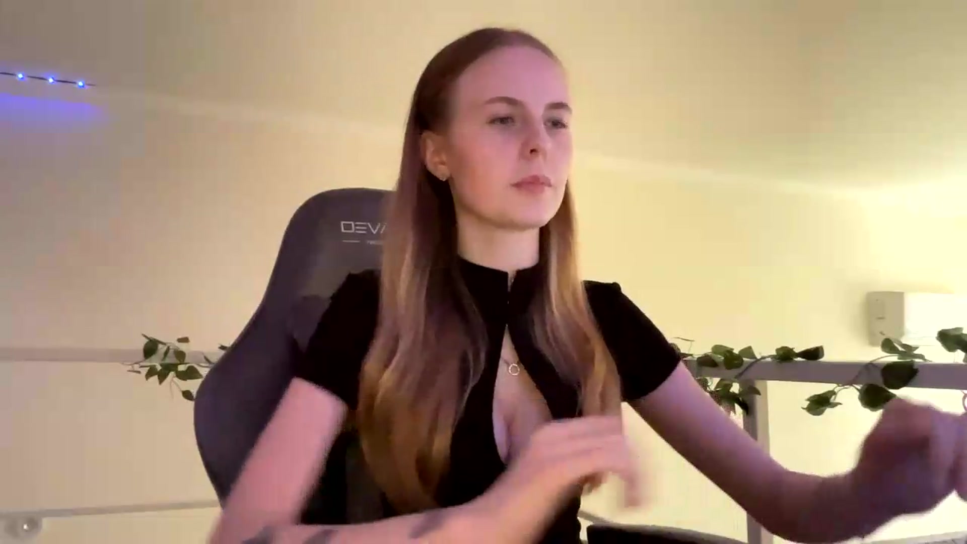 Gallery image thumbnail from SelinaMynx's myfreecams stream on, 06/07/2026, 12:54 image 15 of 20
