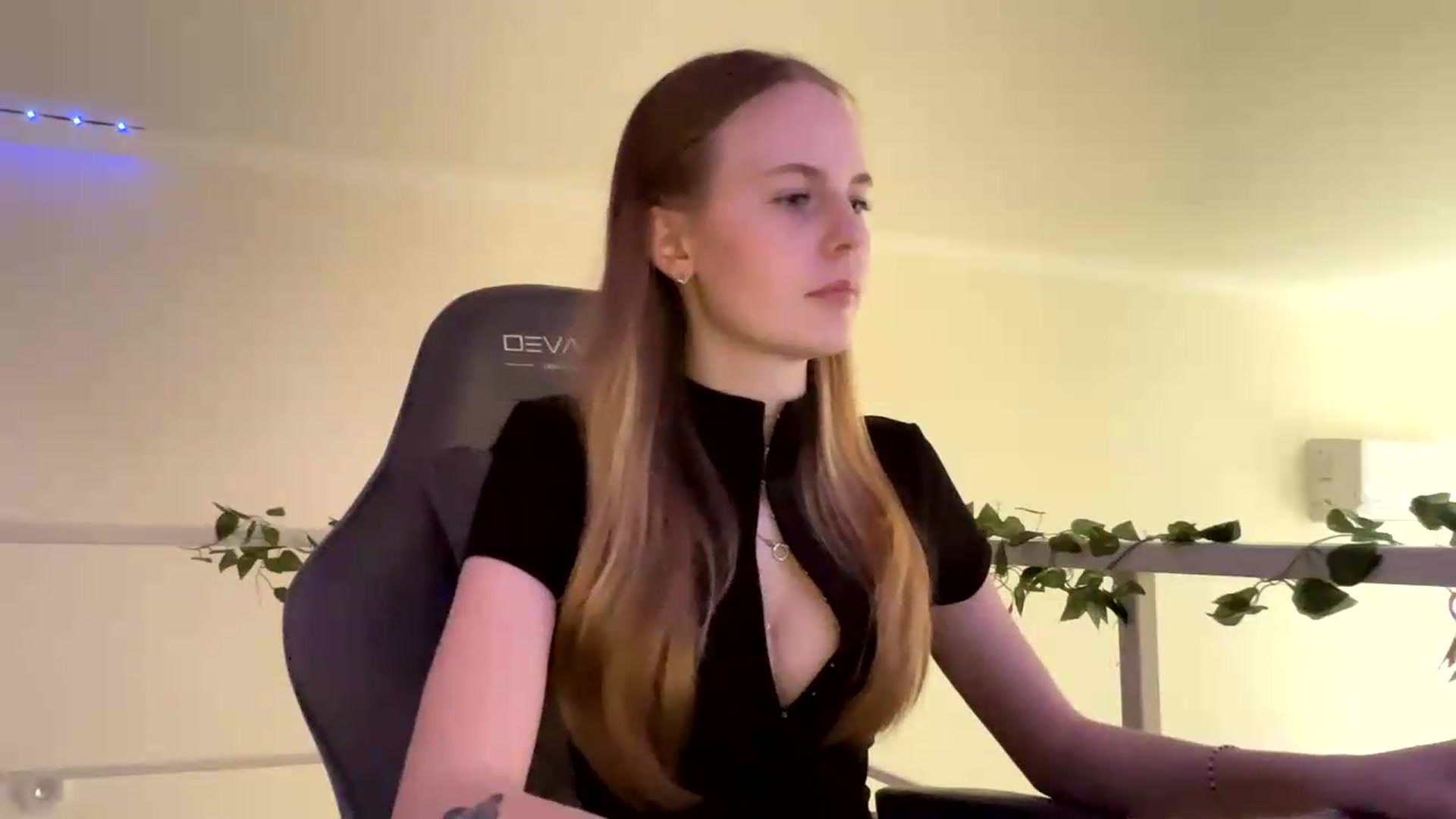 Gallery image thumbnail from SelinaMynx's myfreecams stream on, 06/07/2026, 12:54 image 13 of 20