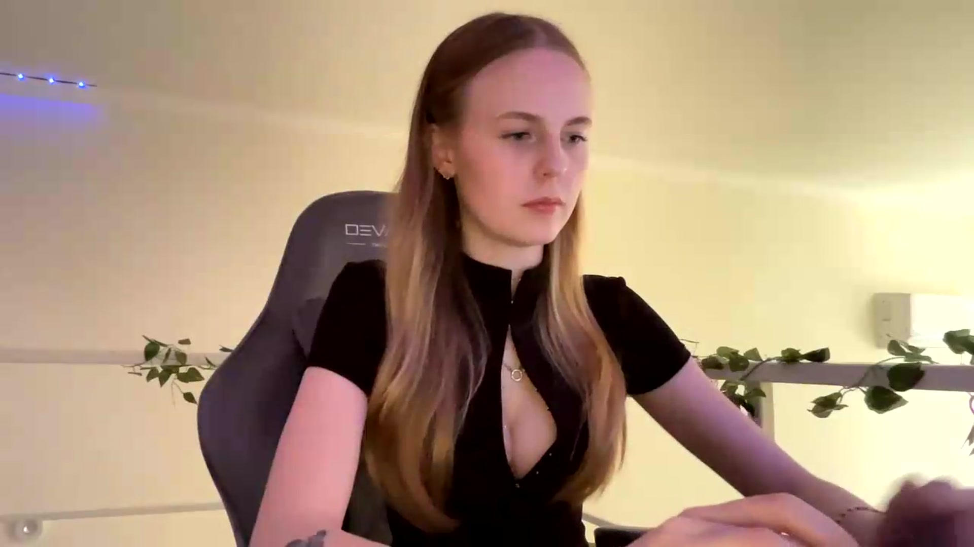 Gallery image thumbnail from SelinaMynx's myfreecams stream on, 06/07/2026, 12:54 image 10 of 20